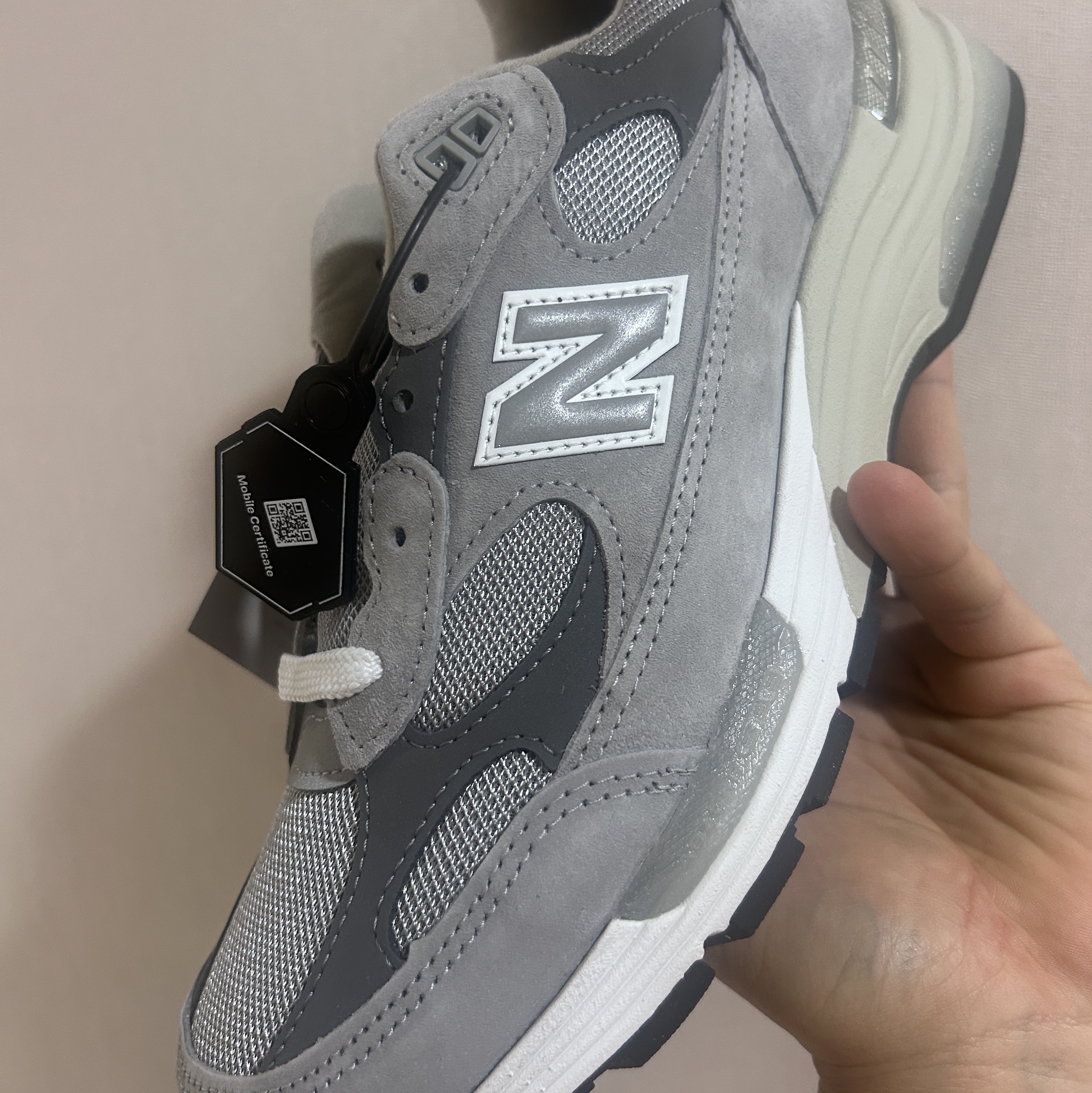 New Balance 992 Made in USA Core Grey Silver Metallic 착용 스타일