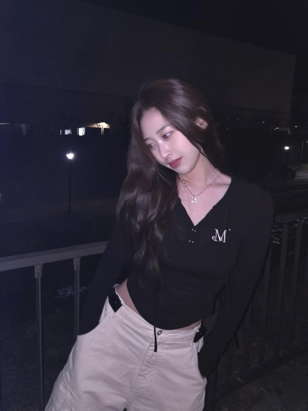 MUCENT Ruen Signature Slim Hood T Black 착용 스타일 - 4