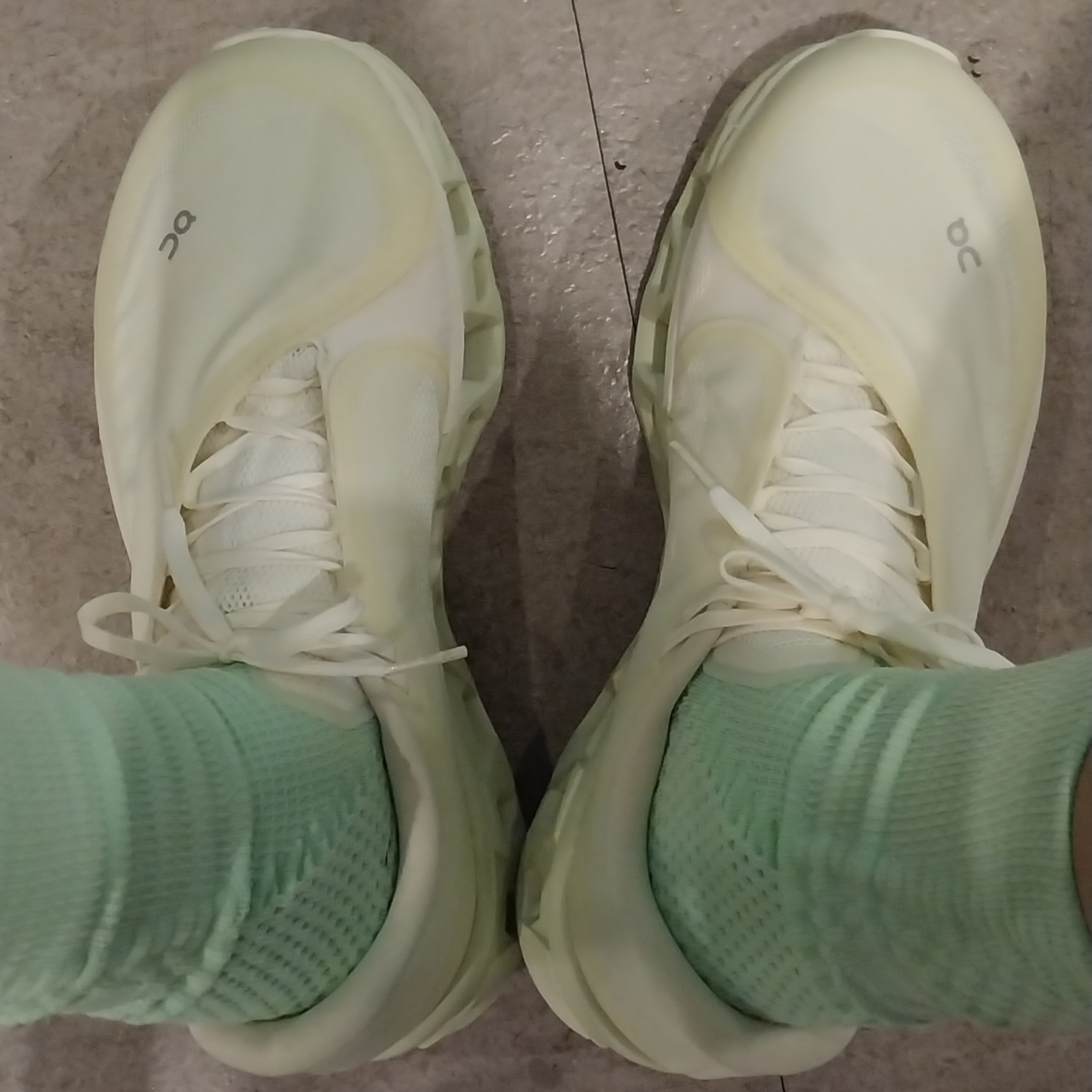On Running x Post Archive Faction (Paf) Cloudmonster 2 Seedling White 착용 스타일