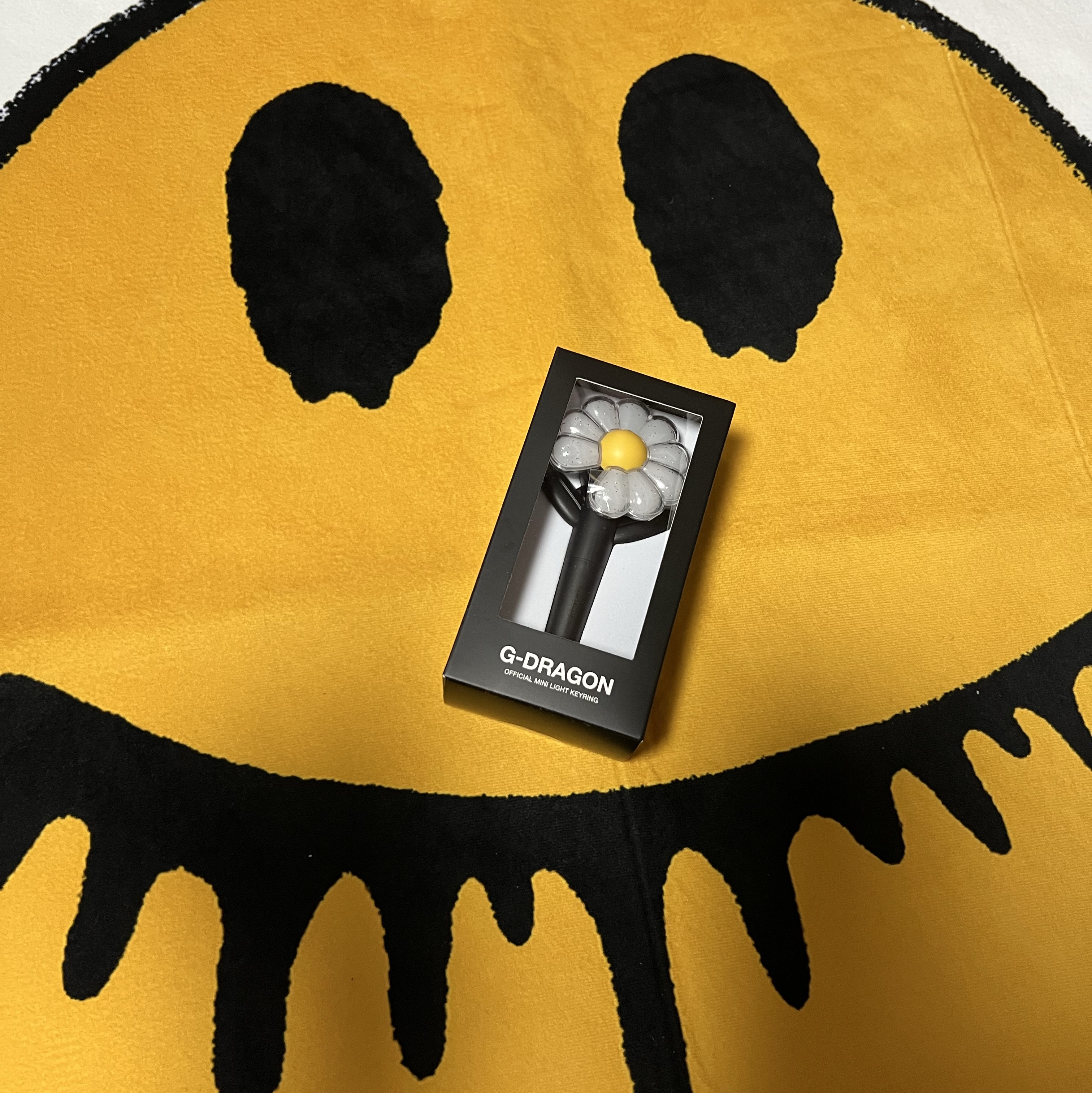 G-DRAGON Ubermensch Official Mini Light Keyring 착용 스타일