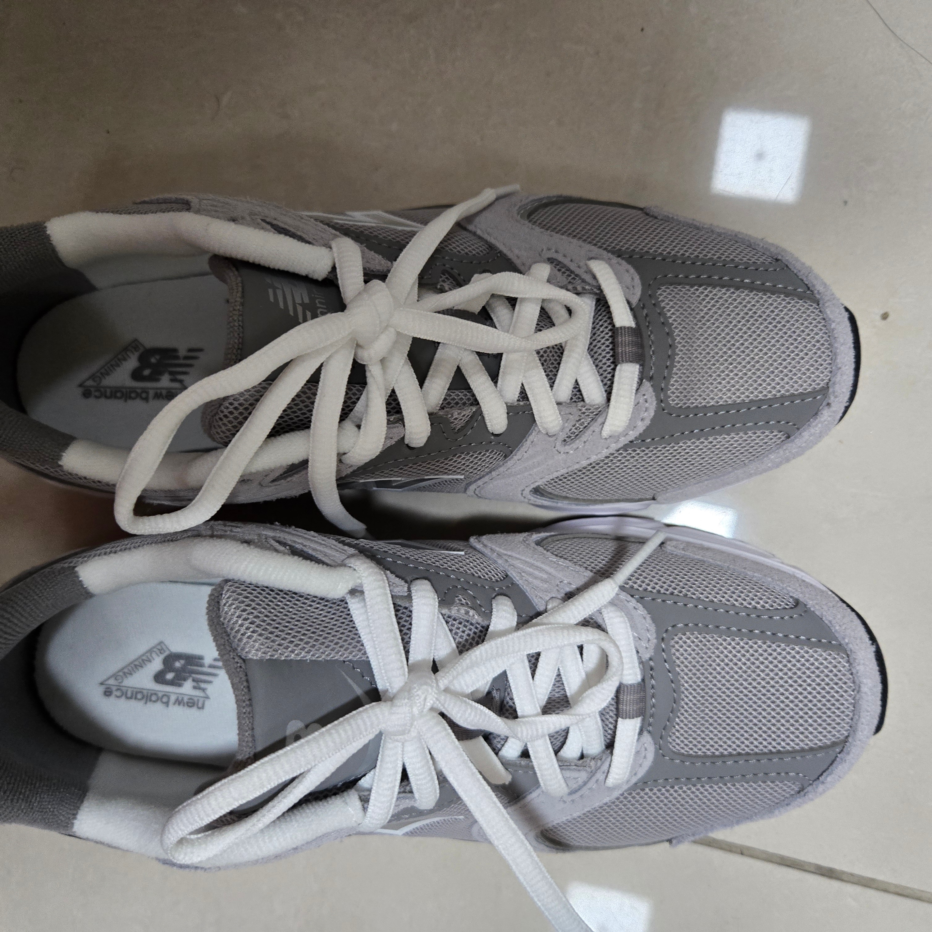New Balance 530 Grey 착용 스타일