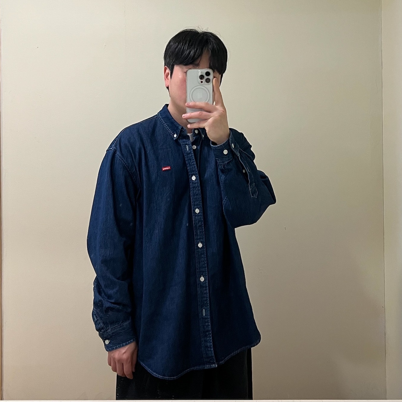 Supreme Small Box Shirt Rinsed Denim - 24FW, Supreme Small Box Shirt Washed Denim - 24FW 착용 스타일 - 1