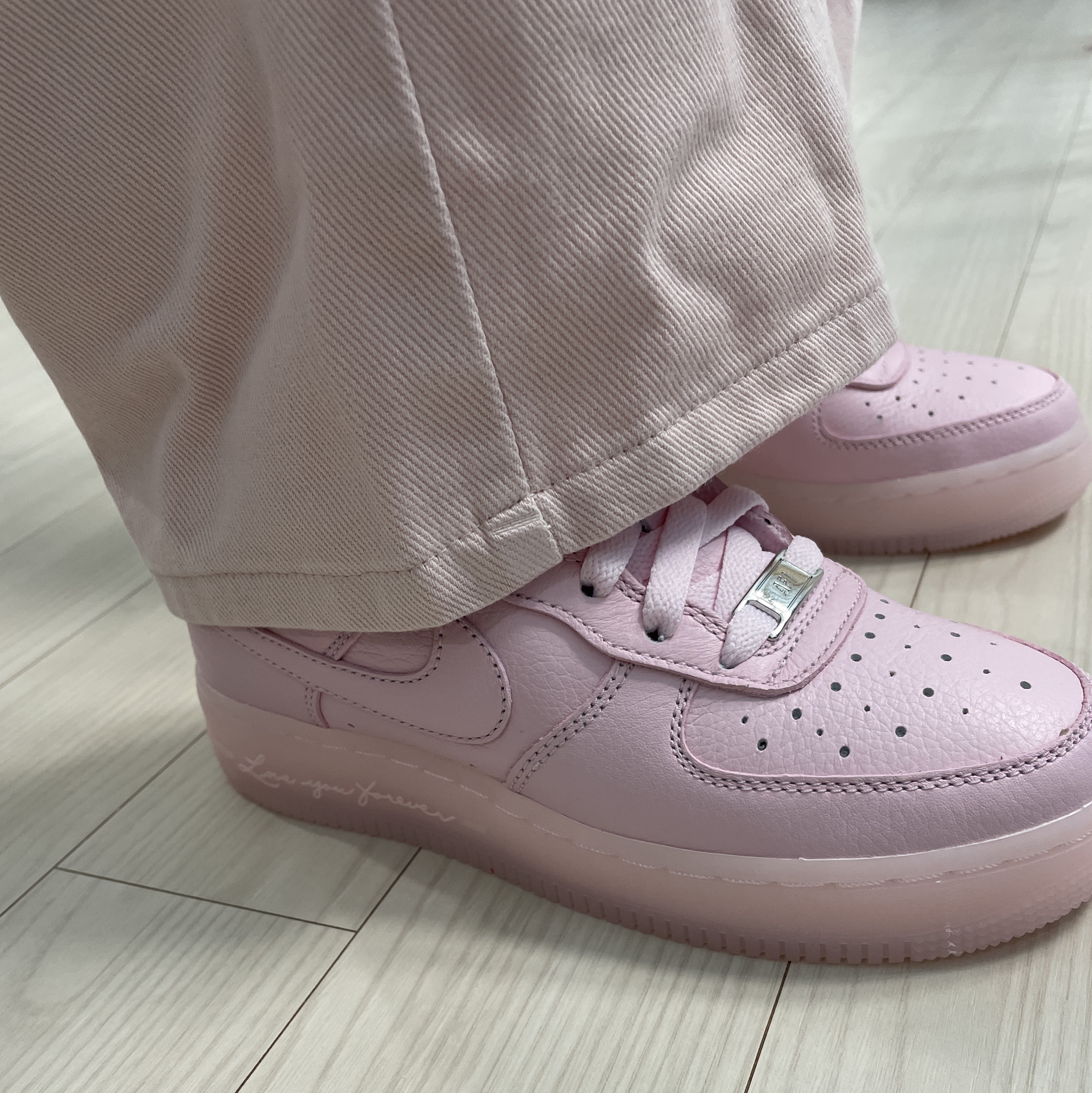 (GS) Nike x Drake Nocta Air Force 1 Low SP Certified Lover Boy Pink Foam 착용 스타일 - 4