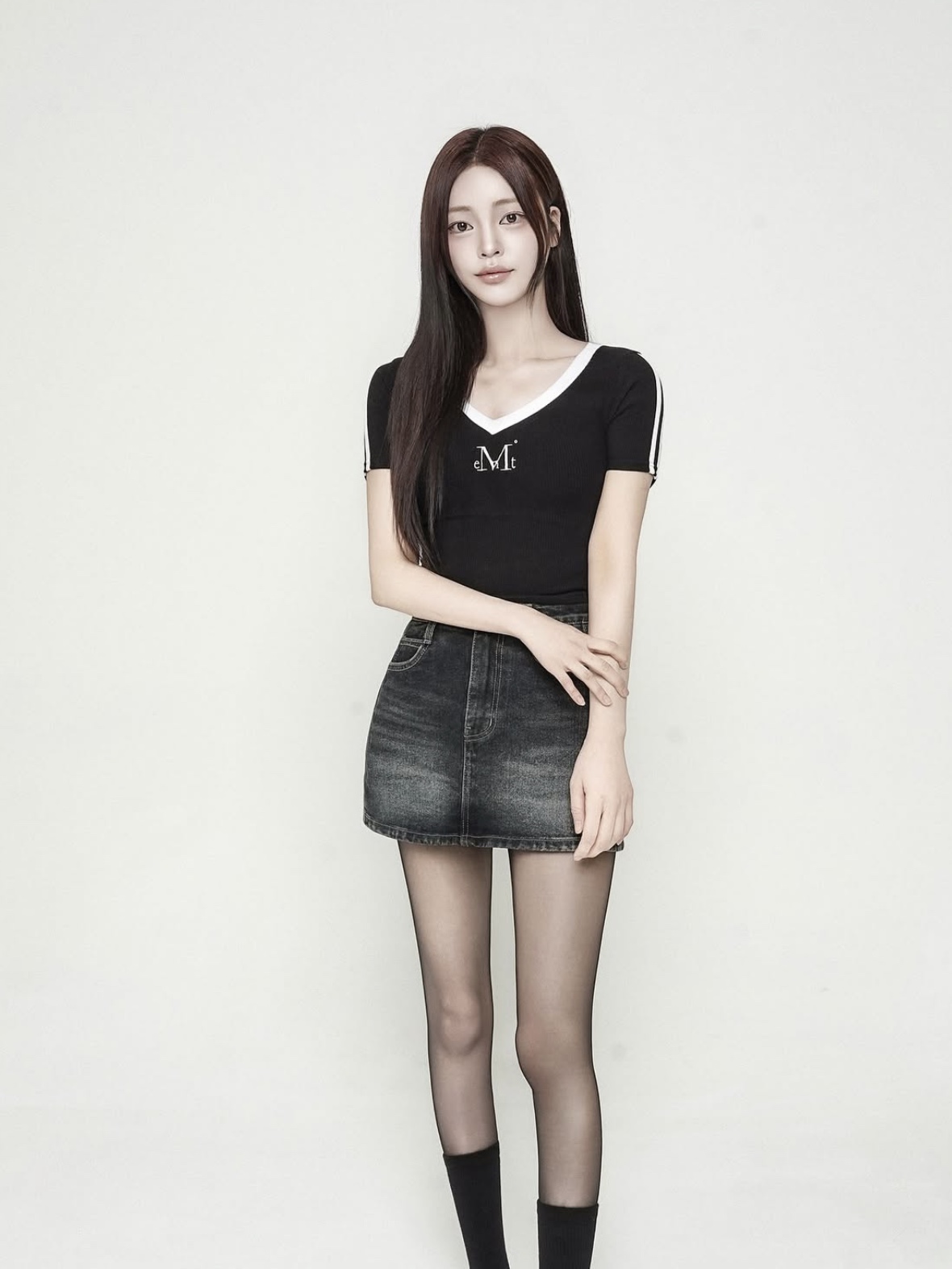 MUCENT Binding Track Line Half Sleeve T Black 착용 스타일 - 4