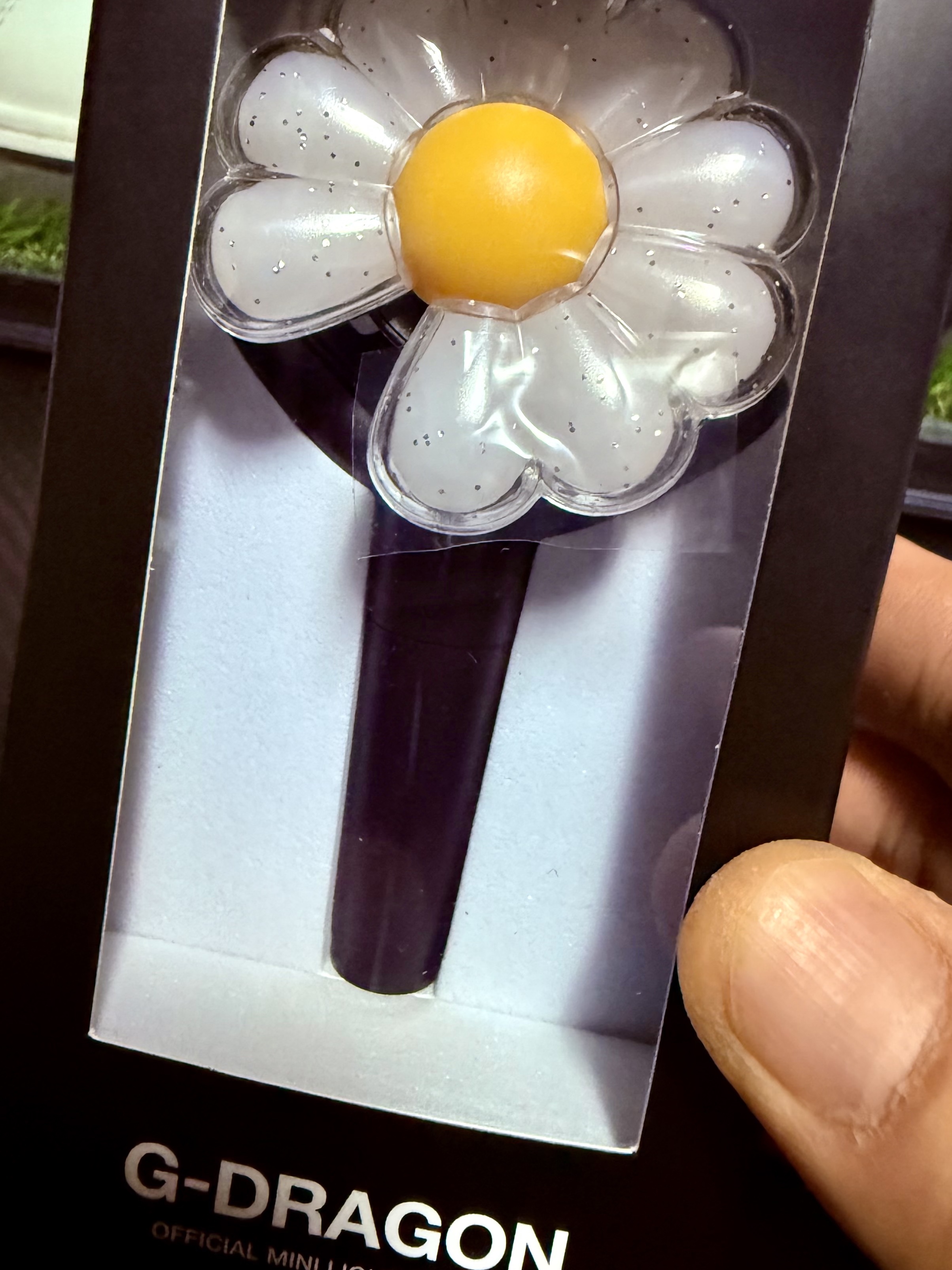 G-DRAGON Ubermensch Official Mini Light Keyring 착용 스타일