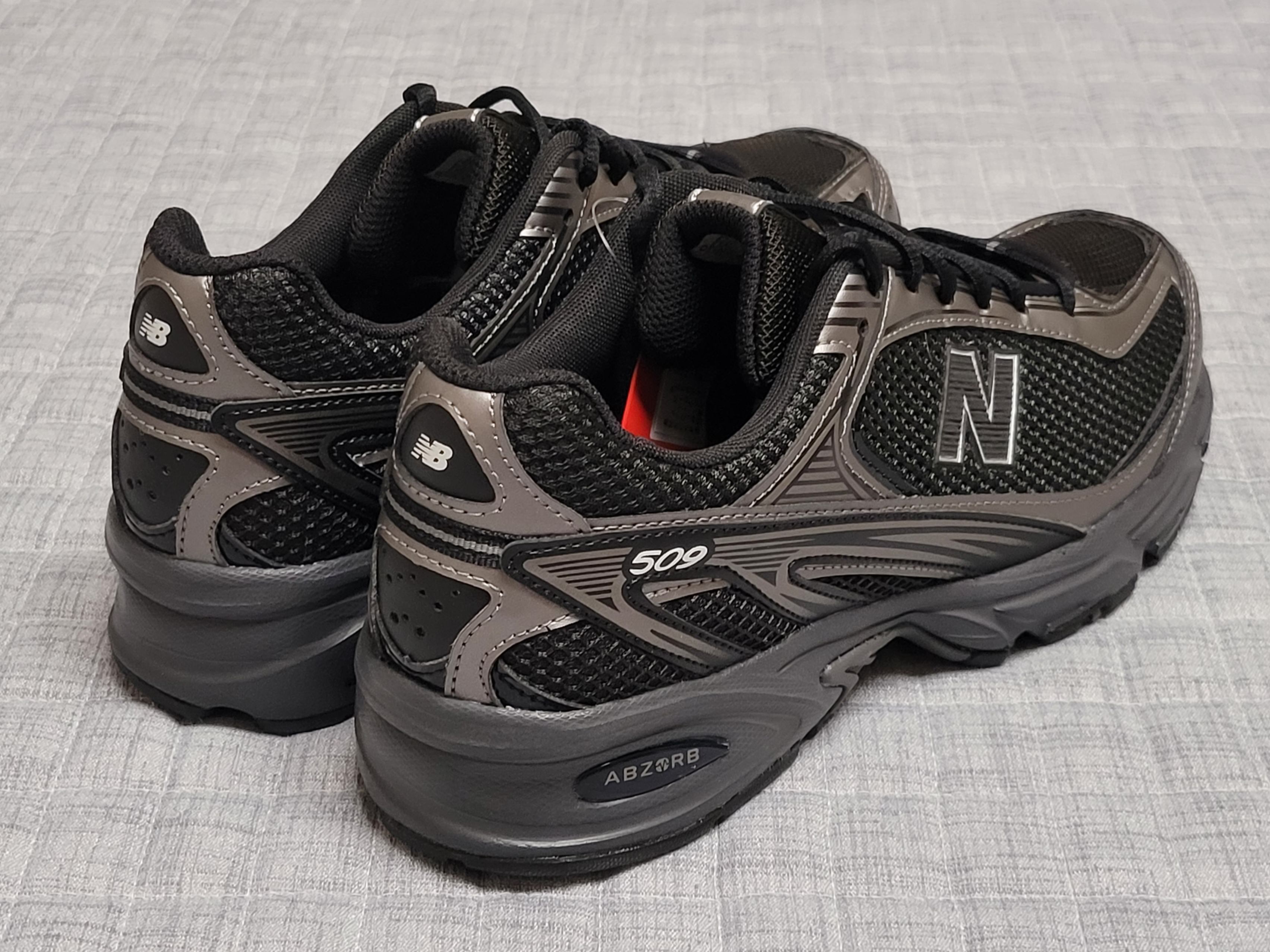 New Balance 509 Black 착용 스타일 - 3