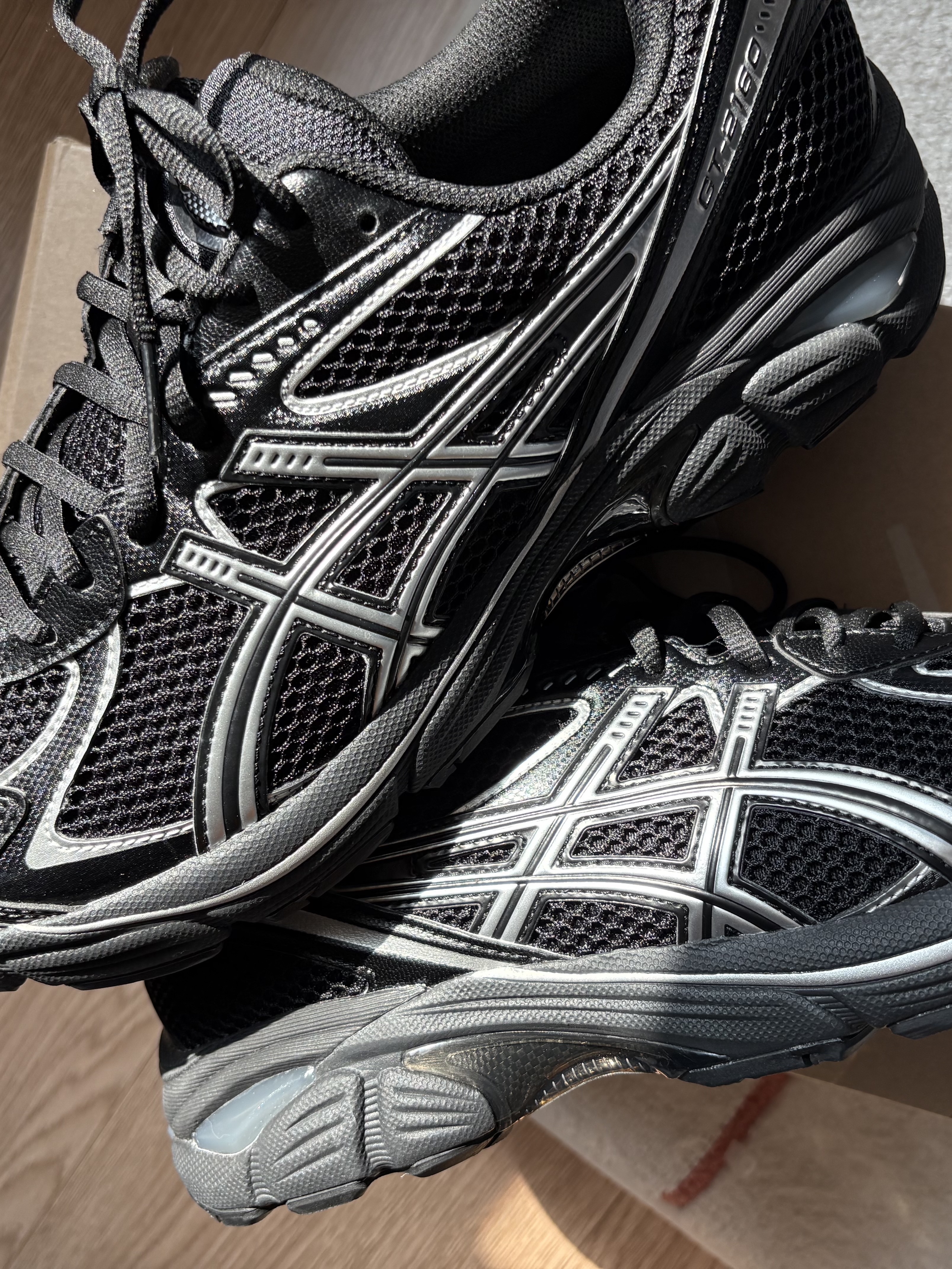 Asics GT-2160 Black Pure Silver 착용 스타일 - 2
