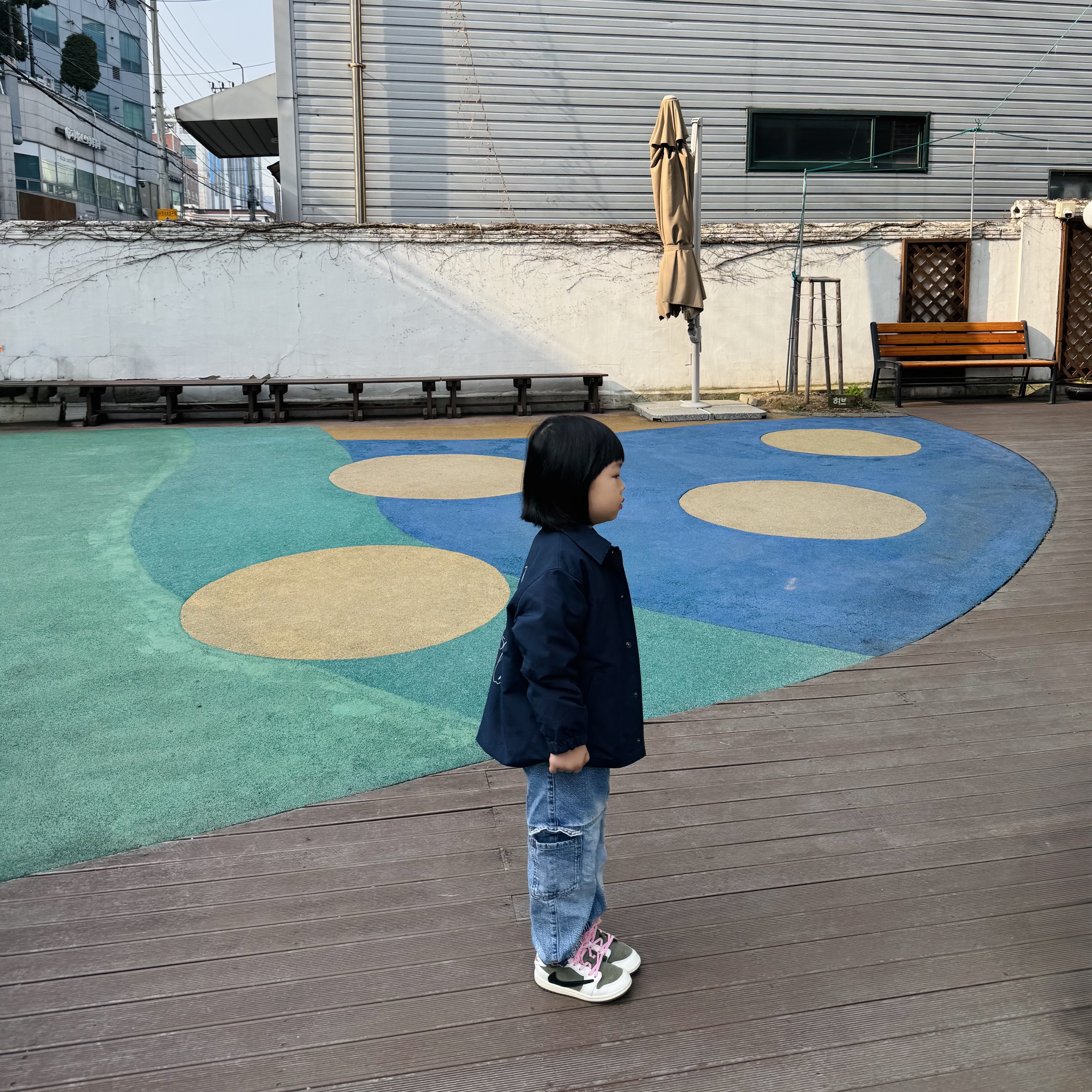 (TD) Jordan 1 x Travis Scott Retro Low OG SP Reverse Olive, (Kids) Uniqlo UT x Kaws x Warhol Coach Jacket Navy 착용 스타일 - 3