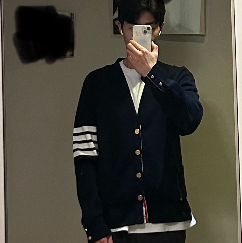 Thom Browne Milano Stitch 4-Bar Cardigan Navy 착용 스타일