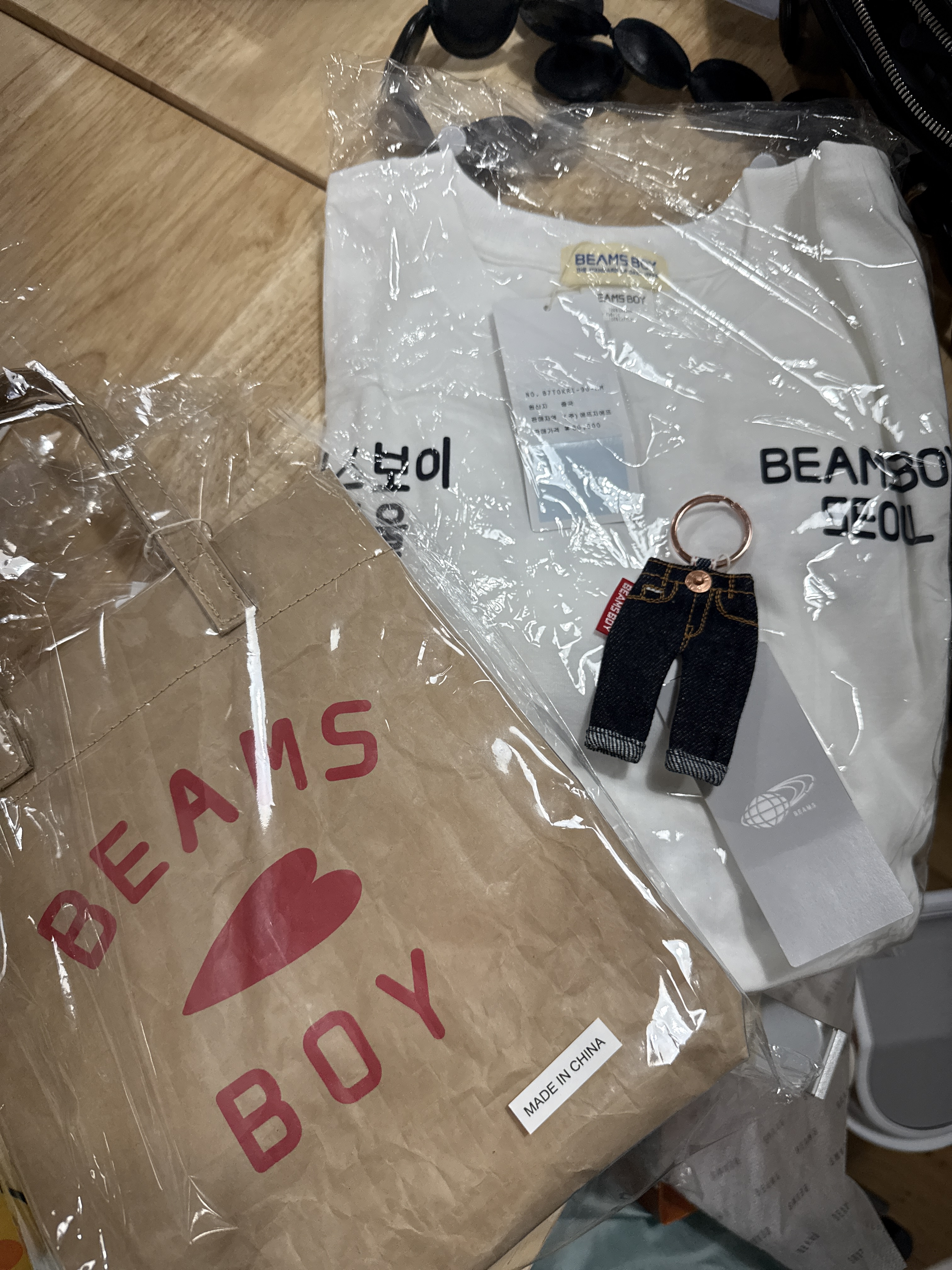 Beams Boy Logo Shopping Bag Beige, Beams Boy T-Shirt White - Korea Exclusive 착용 스타일