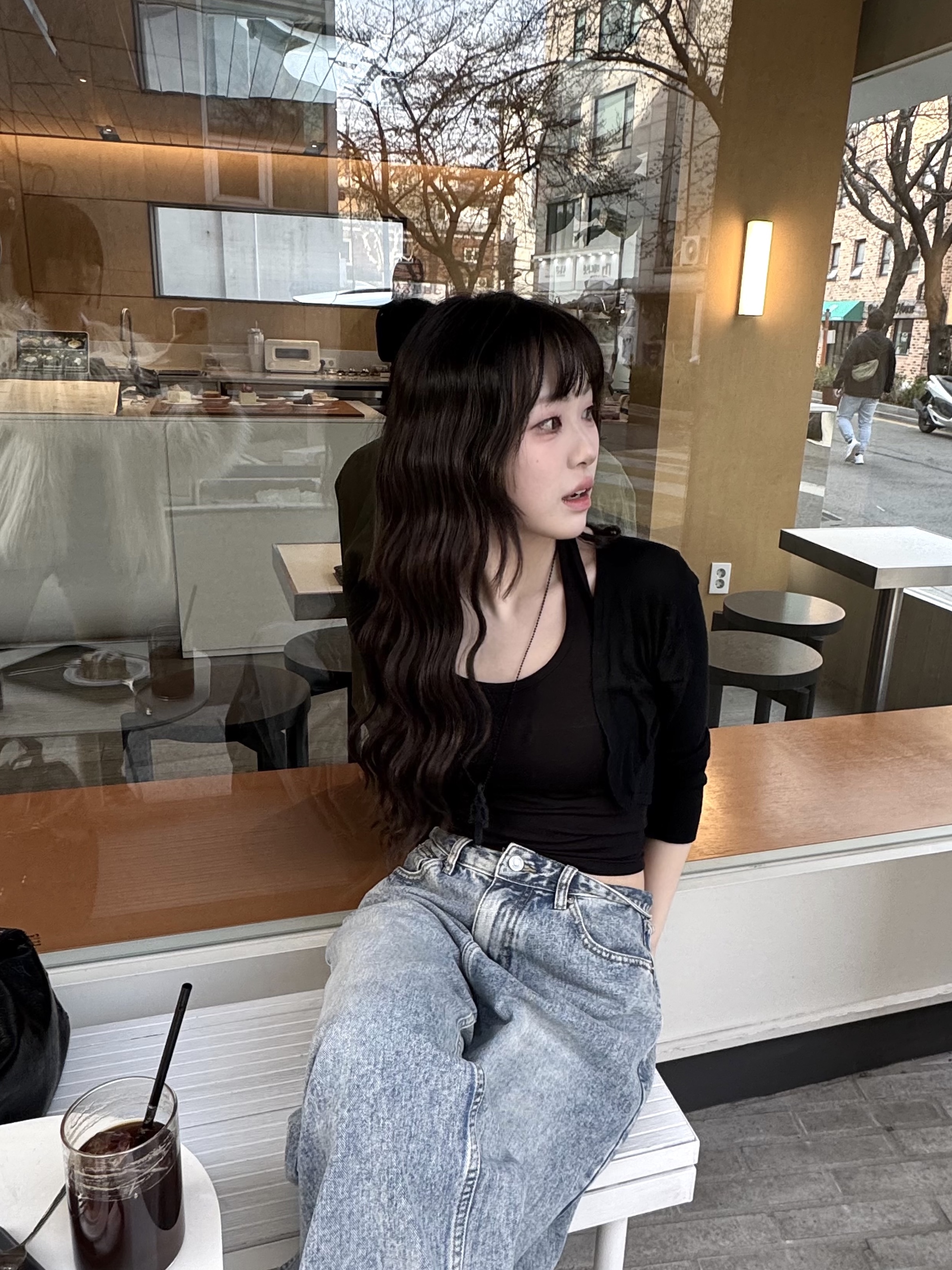 Nike x Jacquemus J Force 1 Low LX SP Black, Acne Studios Arvel Crossbody Face Bag Black 착용 스타일 - 2