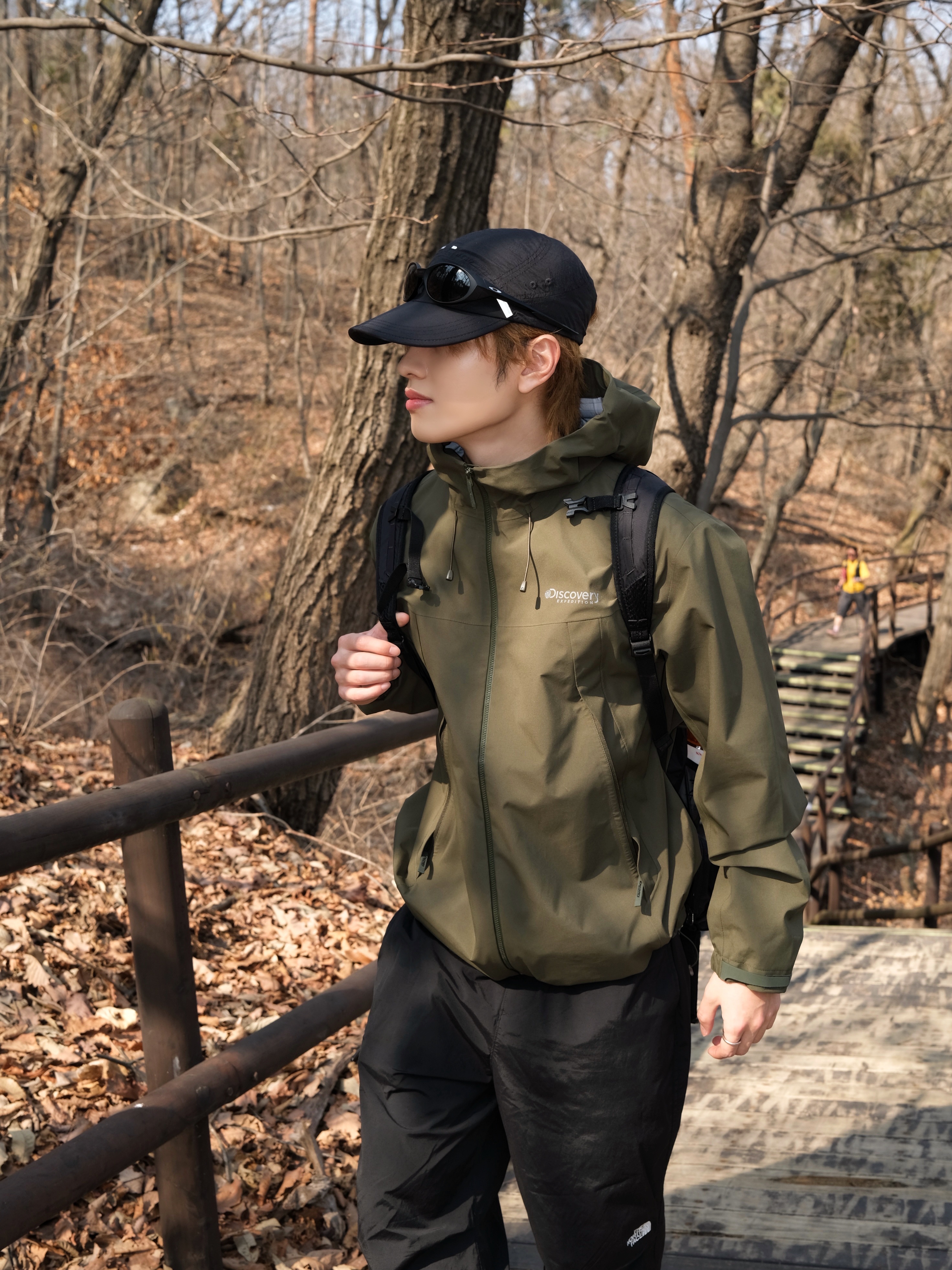 Oakley Eye Jacket Redux Matte Black Frame Prizm Grey Lenses High Bridge Fit, Apple Watch Ultra 2 49mm Titanium Case with Ocean Band Orange (Korean Ver.) 착용 스타일 - 4