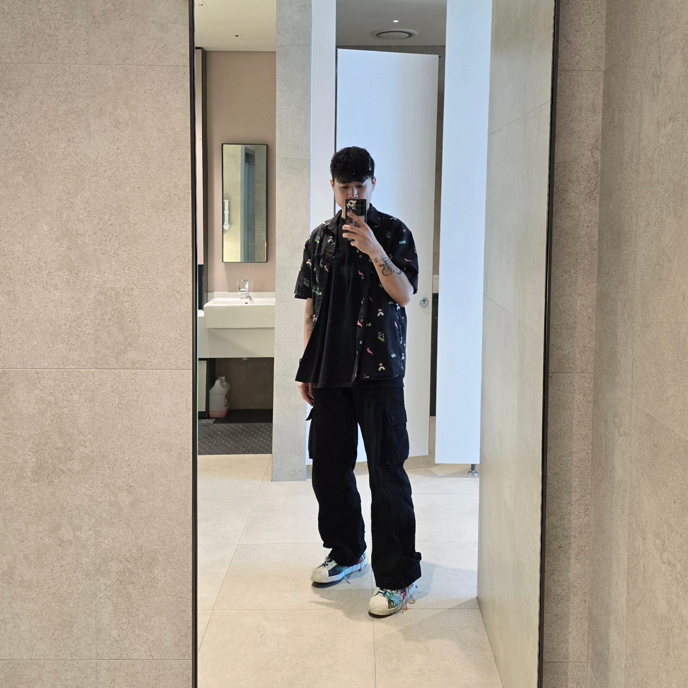 Stussy Plush T-Shirt Black, Adidas x Sean Wotherspoon Superstar Superearth Black 착용 스타일 - 1