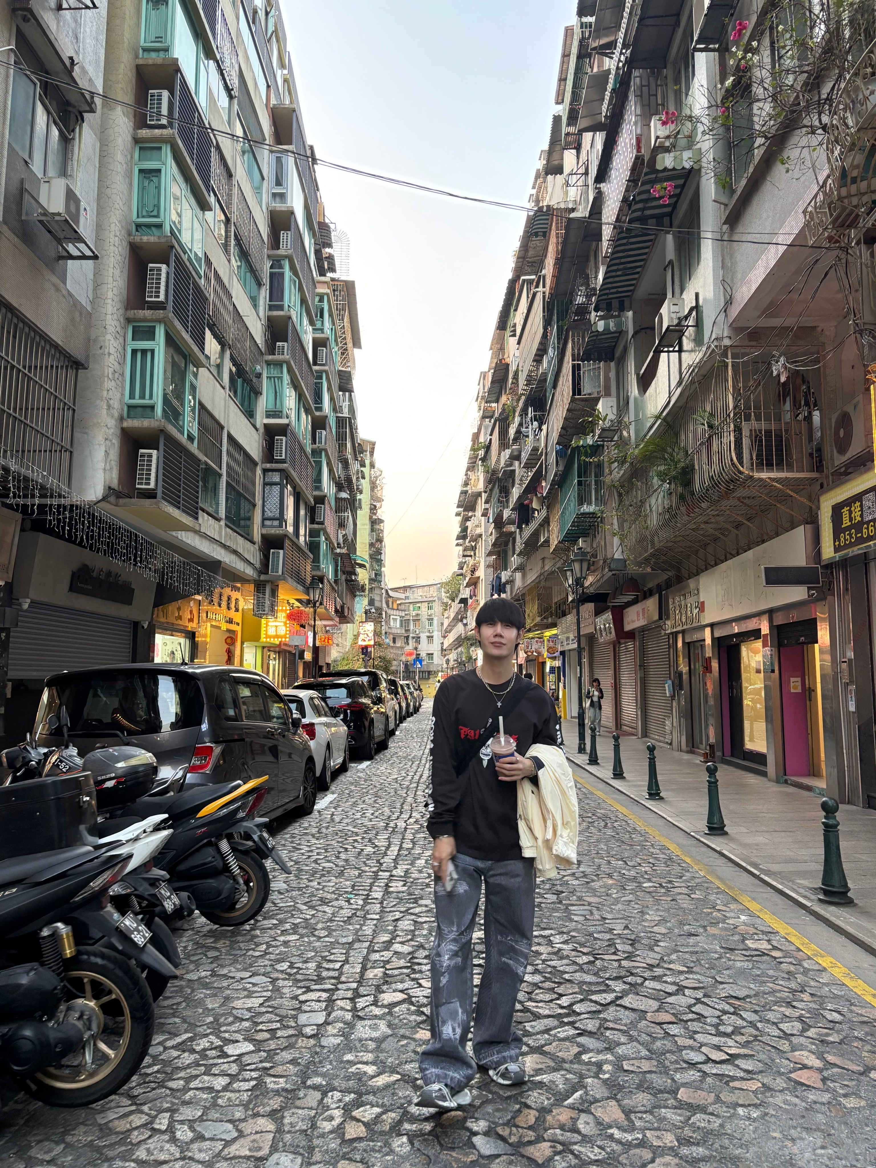 Palace TGF Long Sleeve Black - 24FW, Balenciaga 3XL Sneakers Grey White Red 착용 스타일 - 1