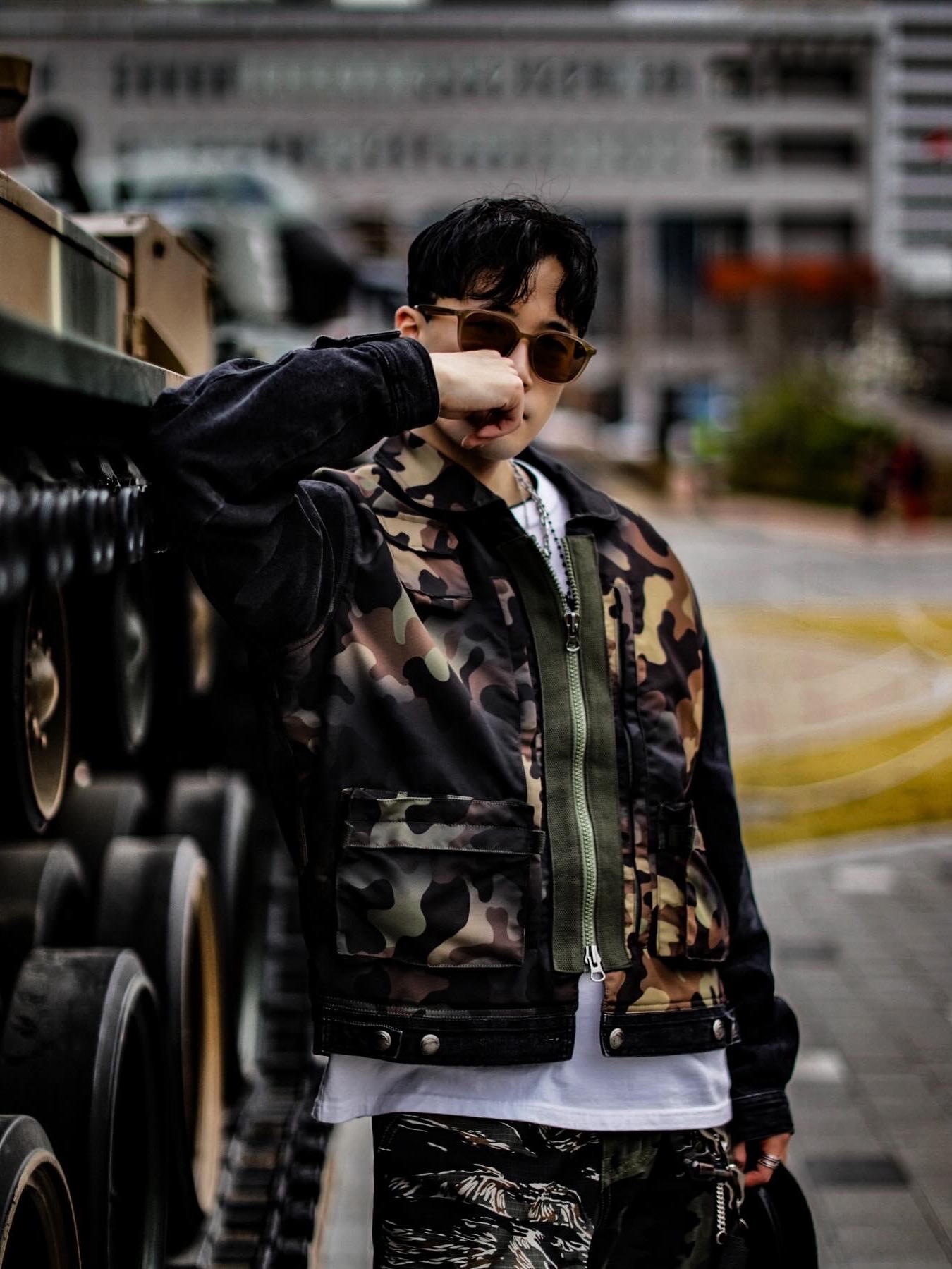 [KREAM 단독] ADSB Andersson Bell Camouflage Zip-Up Denim Jacket Black 착용 스타일 - 4