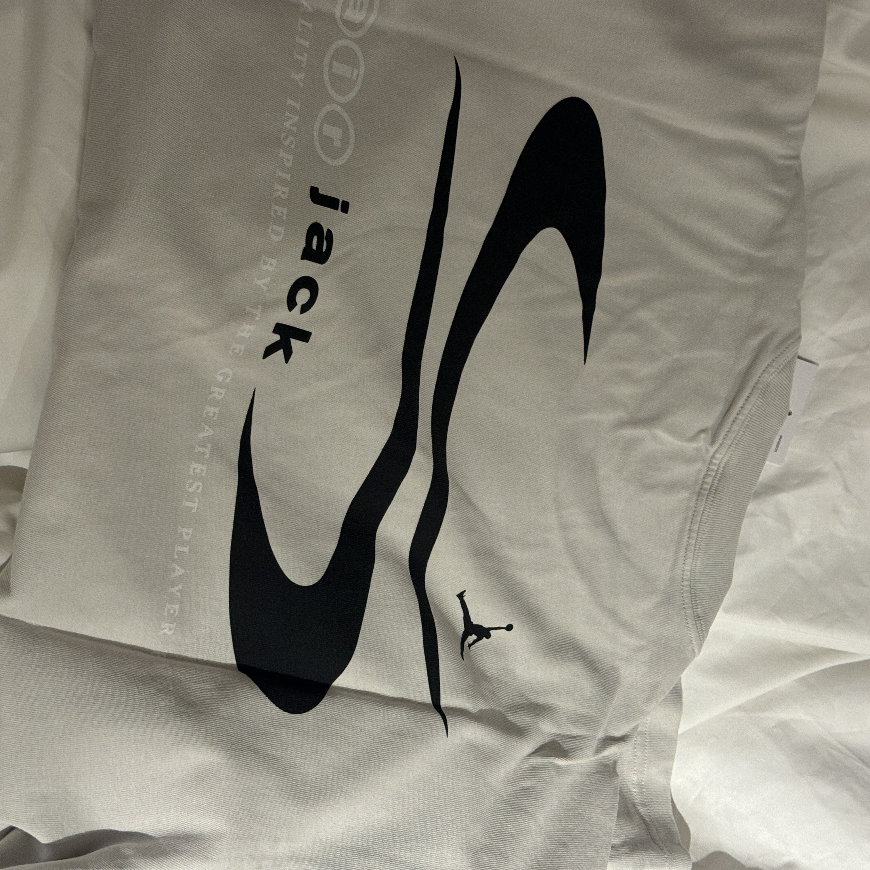 Jordan x Travis Scott T-Shirts Sail (DZ5510-133) 착용 스타일