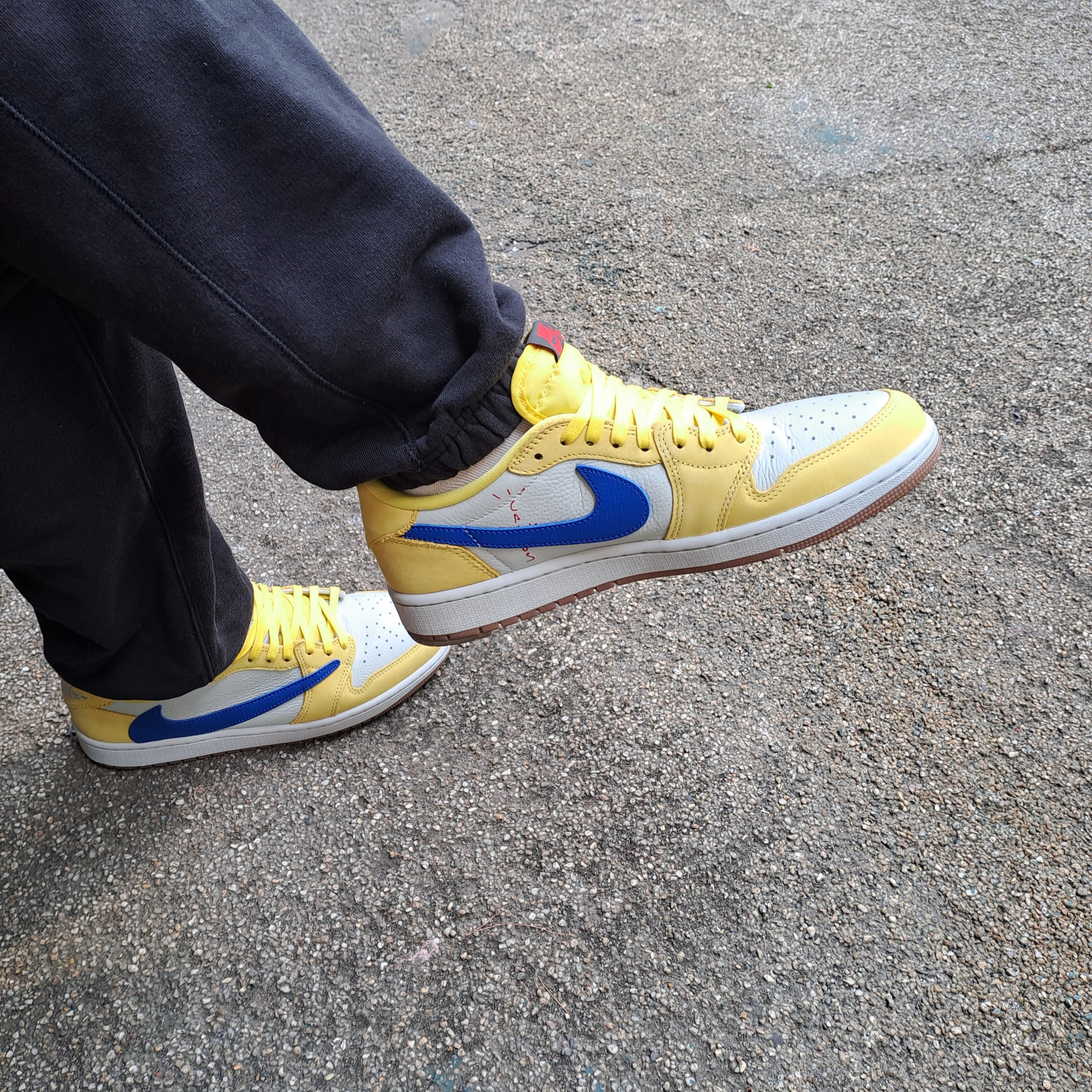 (W) Jordan 1 x Travis Scott Retro Low OG SP Canary 착용 스타일