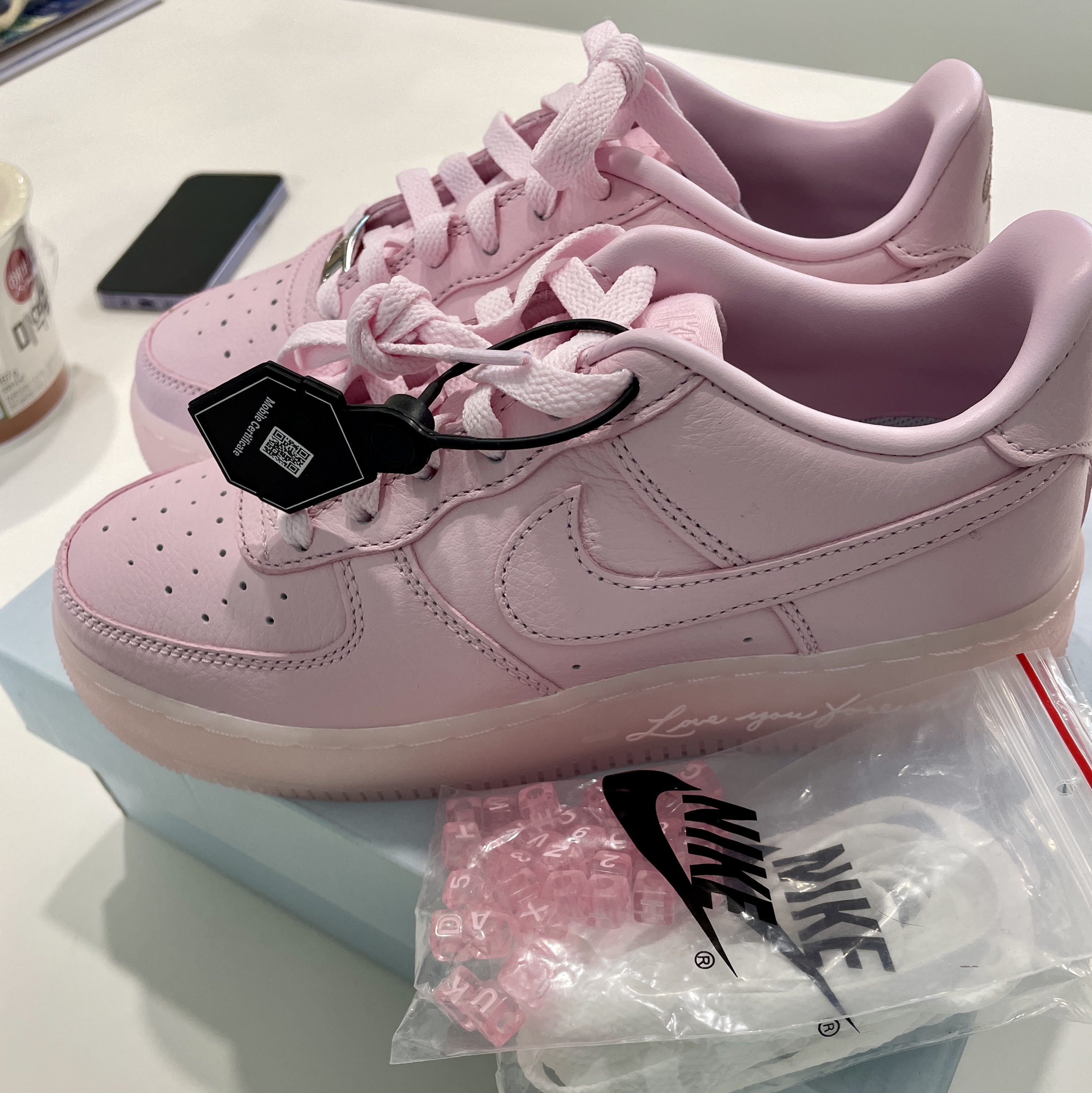 (GS) Nike x Drake Nocta Air Force 1 Low SP Certified Lover Boy Pink Foam 착용 스타일 - 3