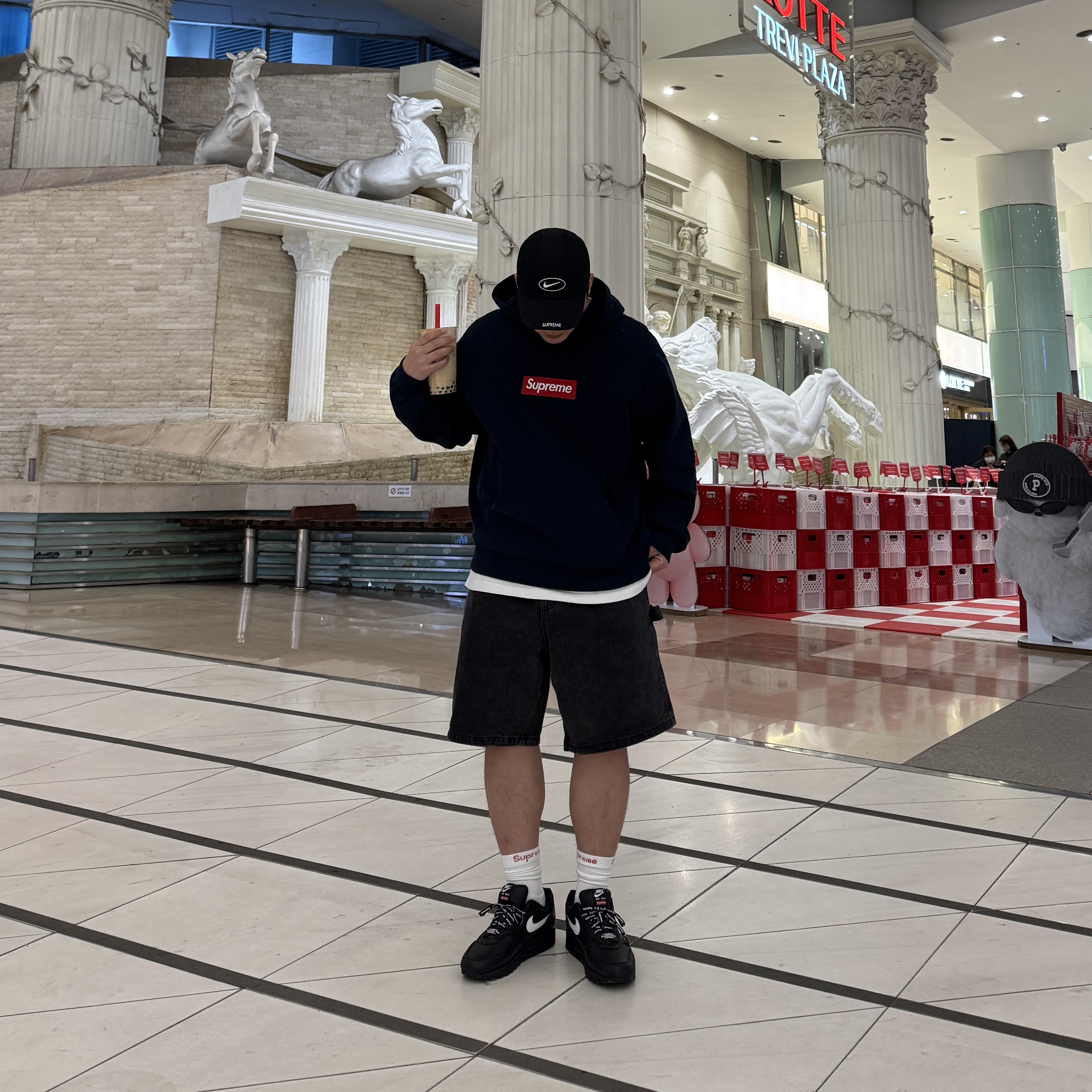 Supreme x Nike Running Hat Black - 25SS, Supreme Hanes Crew Socks White (4 Pack) 착용 스타일 - 1