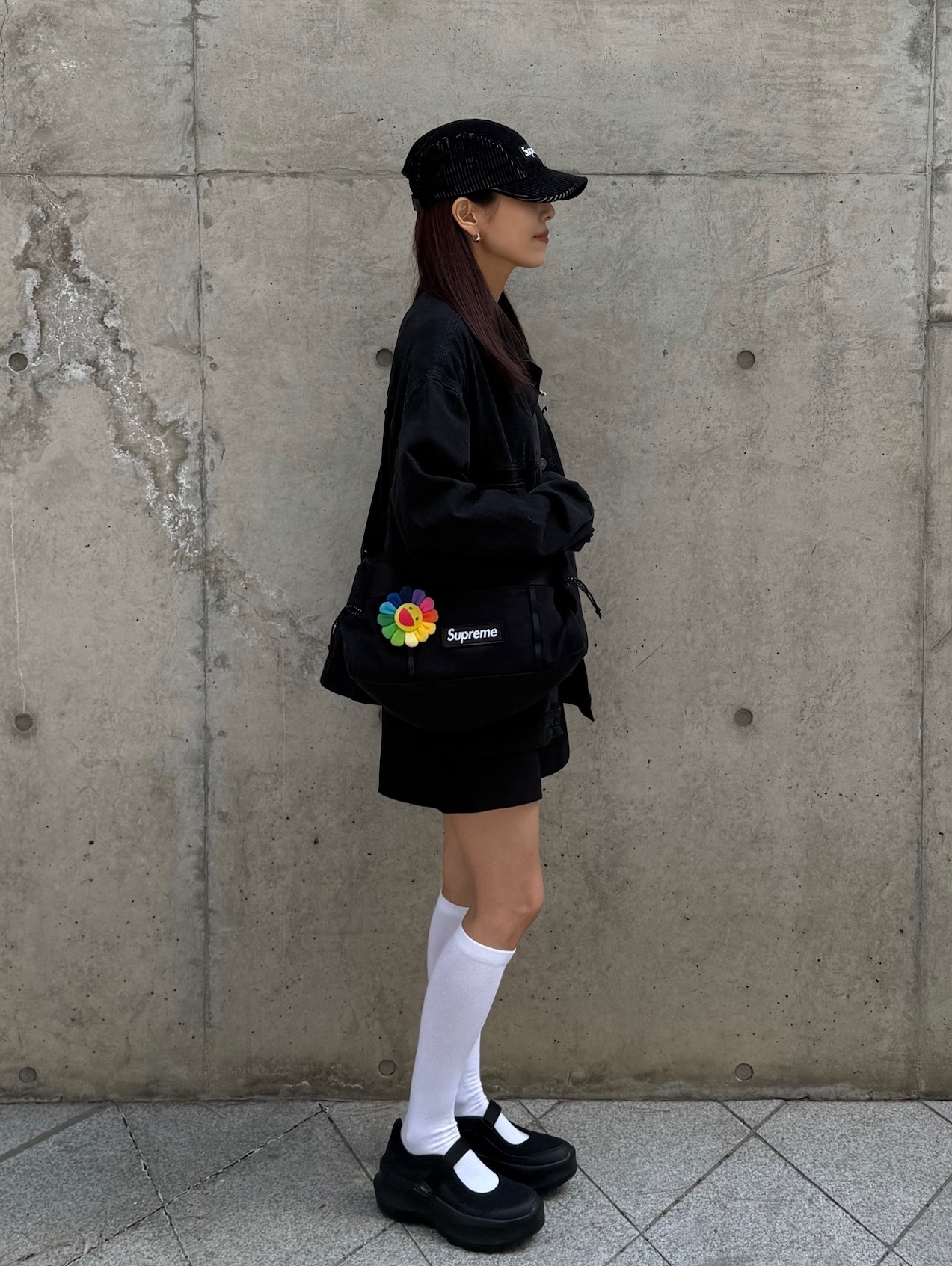 Supreme 2-Tone Corduroy Camp Cap Black - 23SS, Supreme Utility Bag Black - 25SS 착용 스타일 - 3