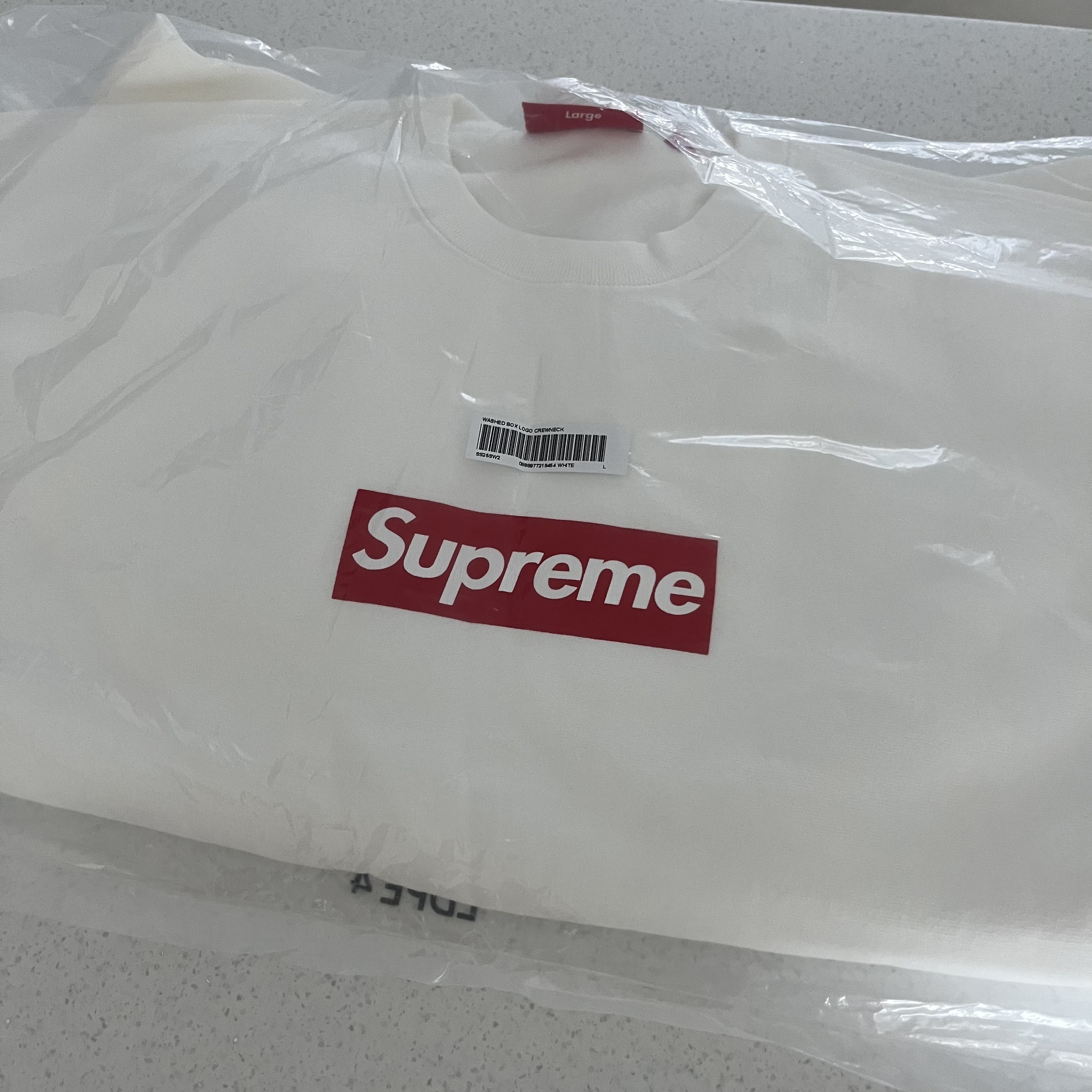 Supreme Washed Box Logo Crewneck White - 25SS 착용 스타일 - 3