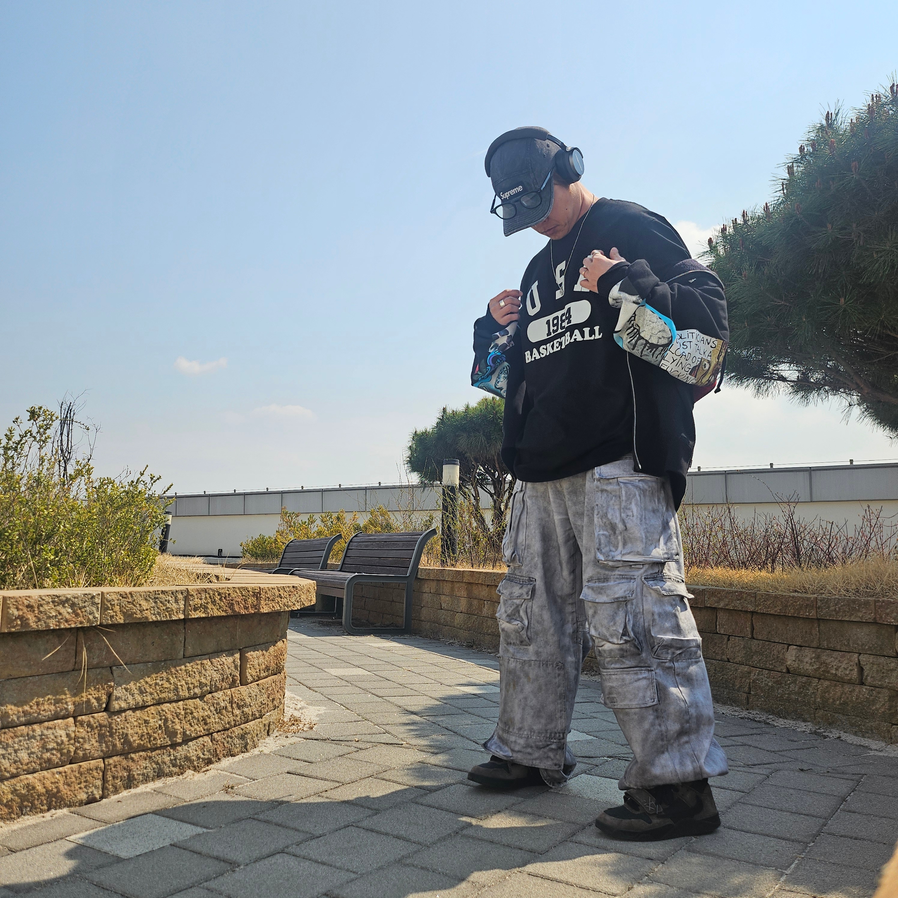 Supreme Spread Zip Up Hooded Sweatshirt Black - 24SS, Jordan x Travis Scott Jumpman Jack TR Black and Dark Mocha 착용 스타일 - 2