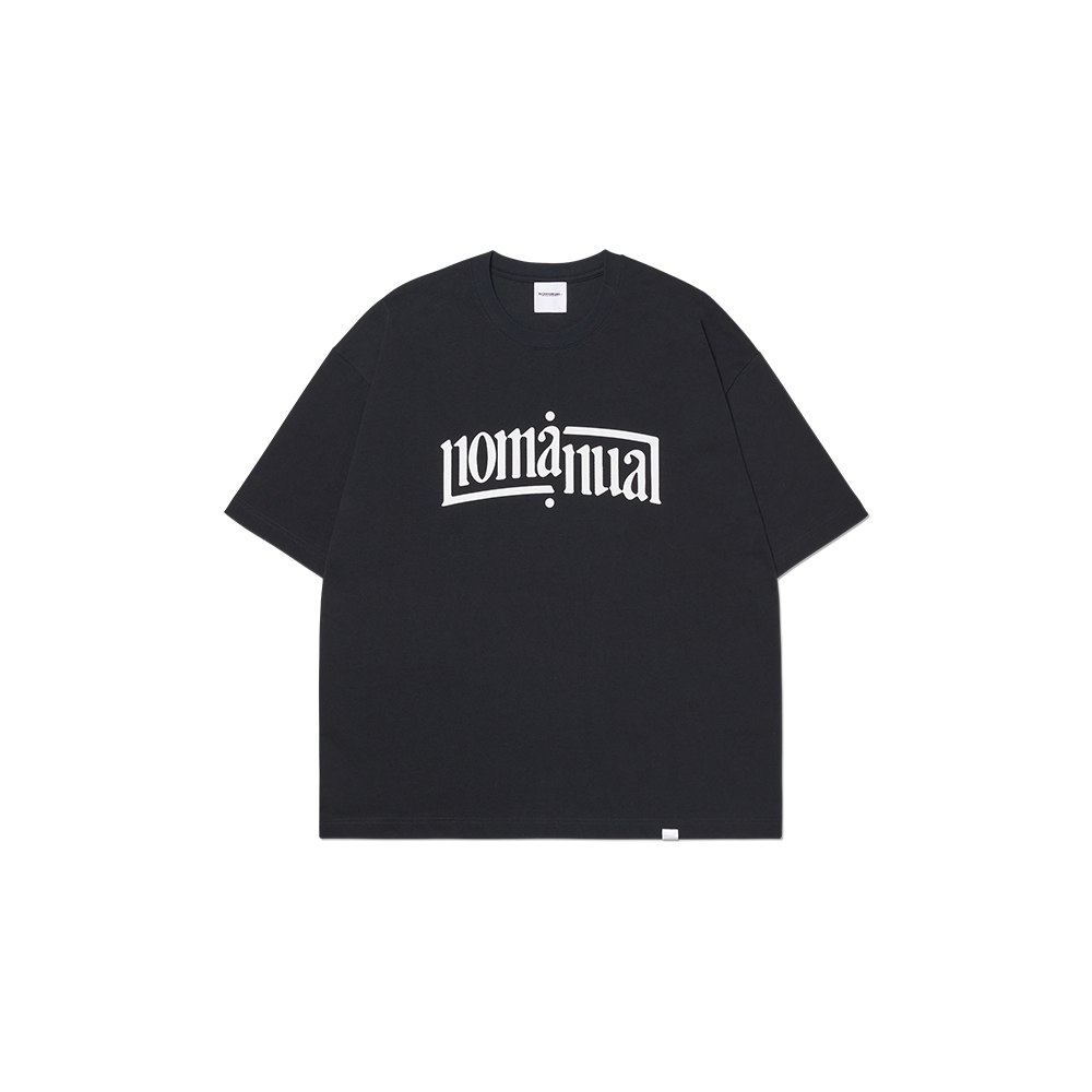 노매뉴얼 아치 텍스트 티셔츠 블랙