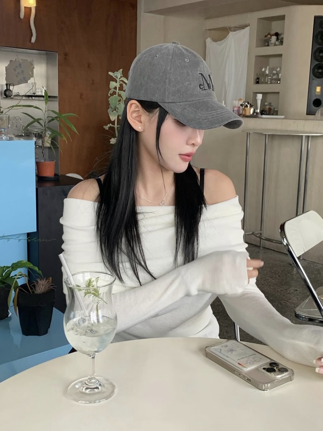 무센트 시그니처 볼캡 다잉 그레이 데님 착용 스타일 - 4