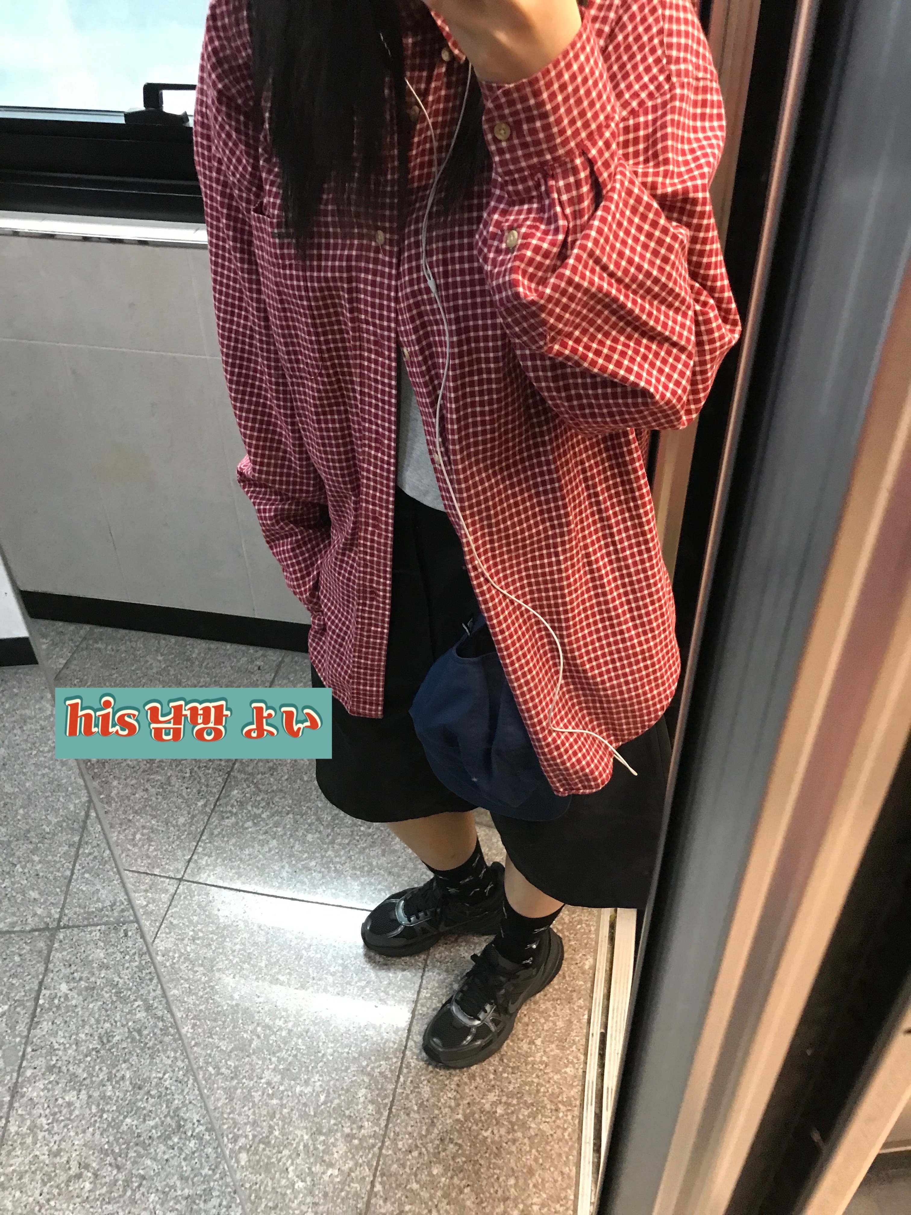 Nike V2K Run Black Anthracite 착용 스타일 - 1