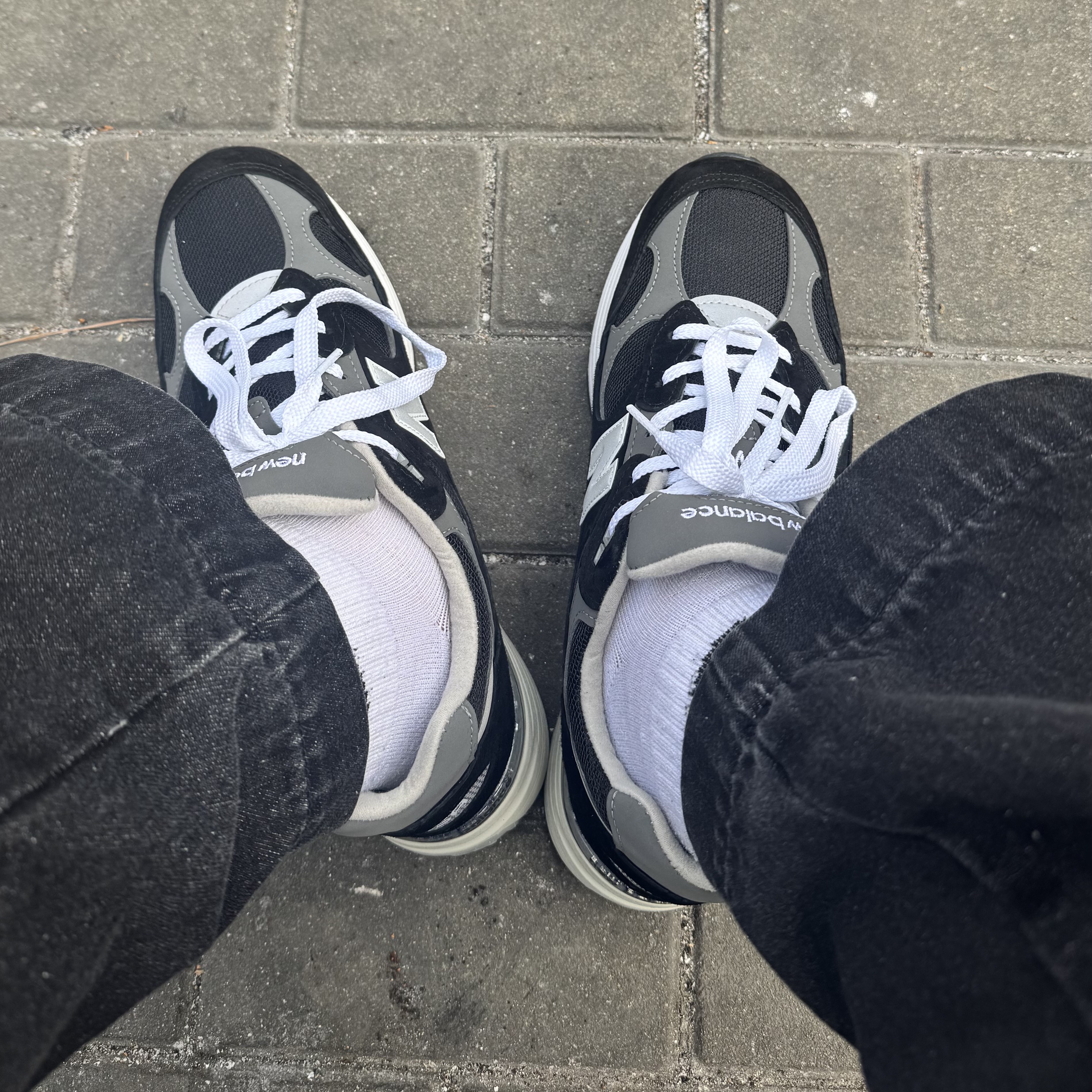 New Balance 992 Made in USA Core Black Grey 착용 스타일 - 1