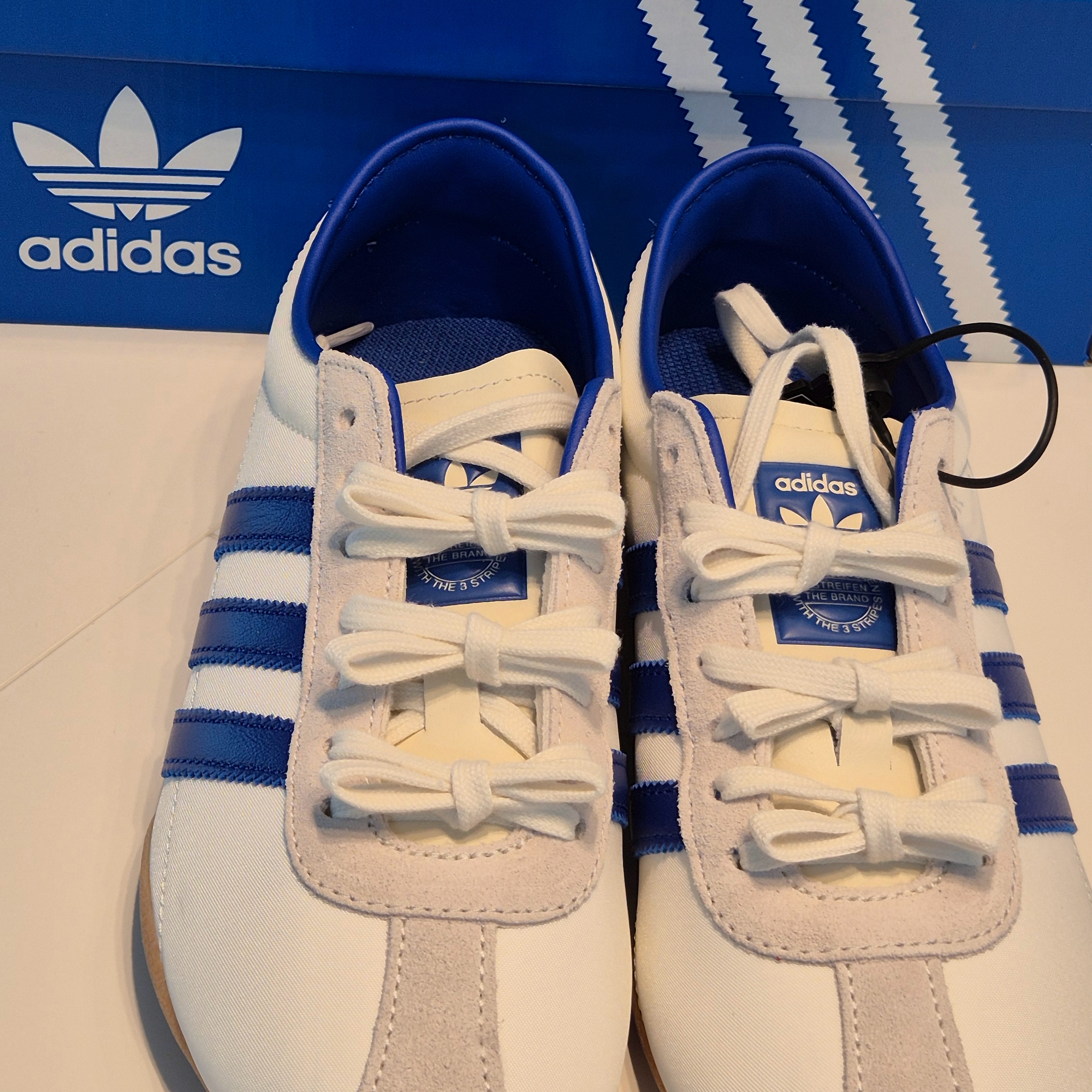 (W) Adidas Tokyo Off White Royal Blue 착용 스타일 - 1