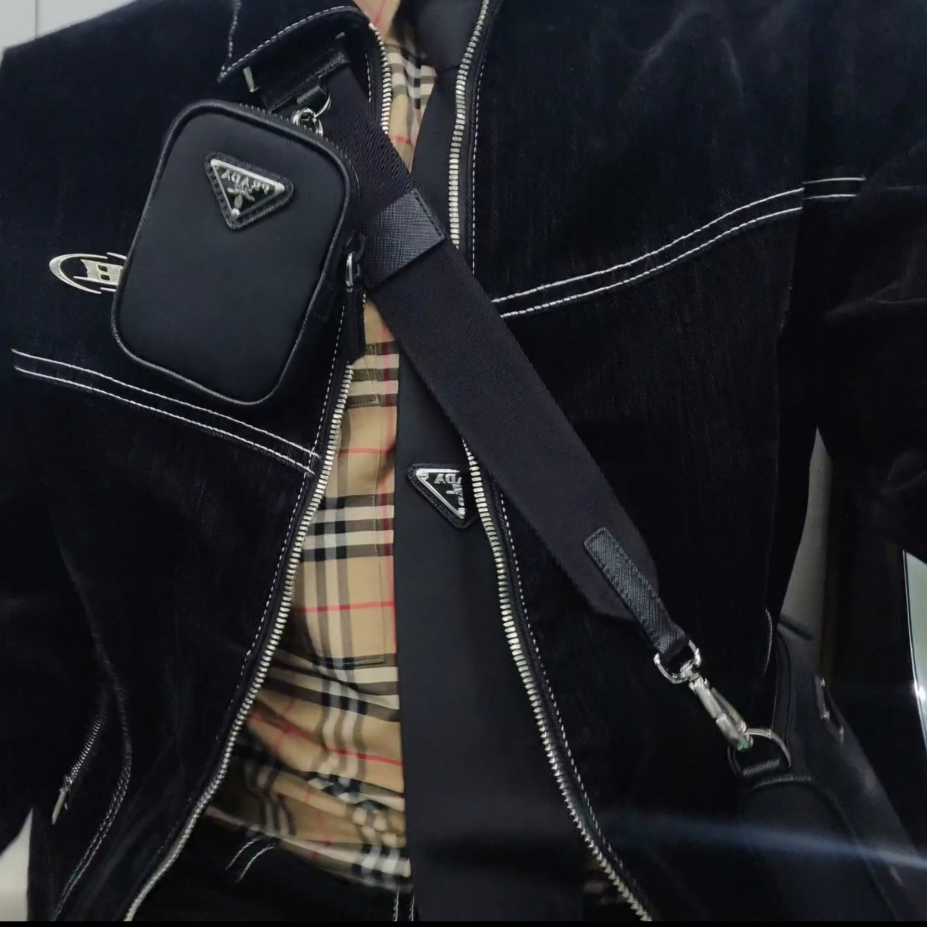 Prada Re-Nylon and Saffiano Leather Shoulder Bag Black, Prada Re-Nylon Gabardine Tie Black 착용 스타일