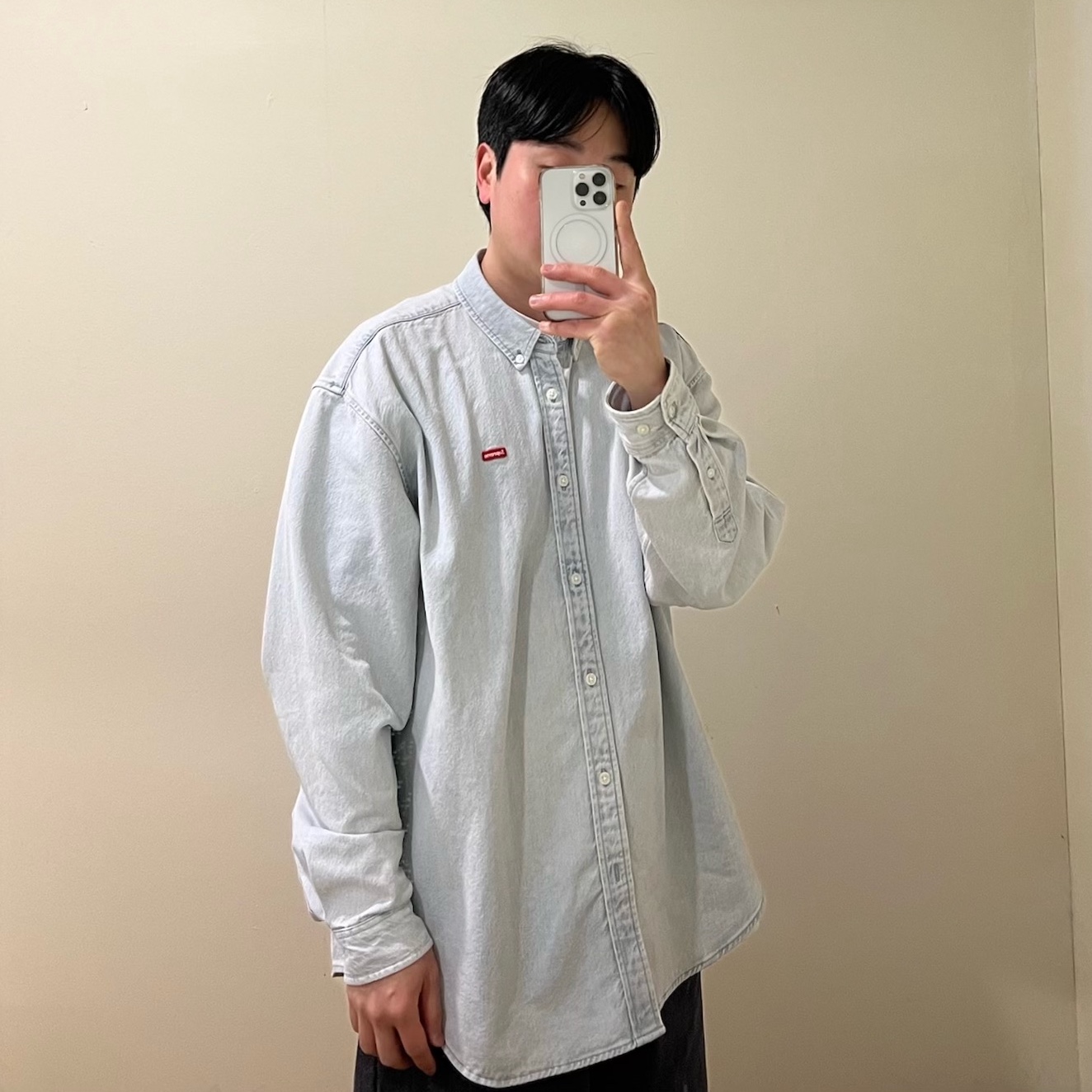 Supreme Small Box Shirt Rinsed Denim - 24FW, Supreme Small Box Shirt Washed Denim - 24FW 착용 스타일 - 2