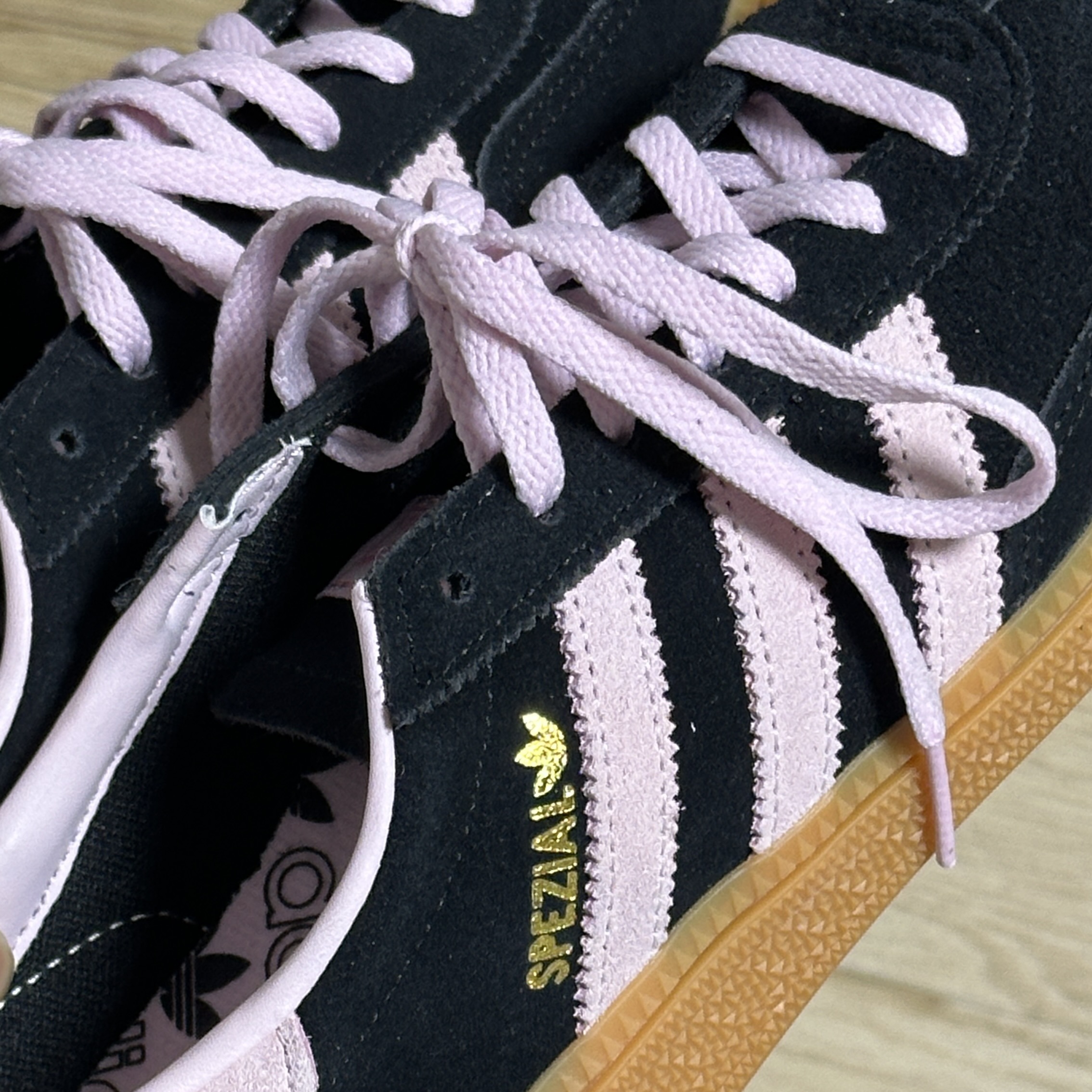 (W) Adidas Spezial Handball Core Black Clear Pink 착용 스타일 - 2