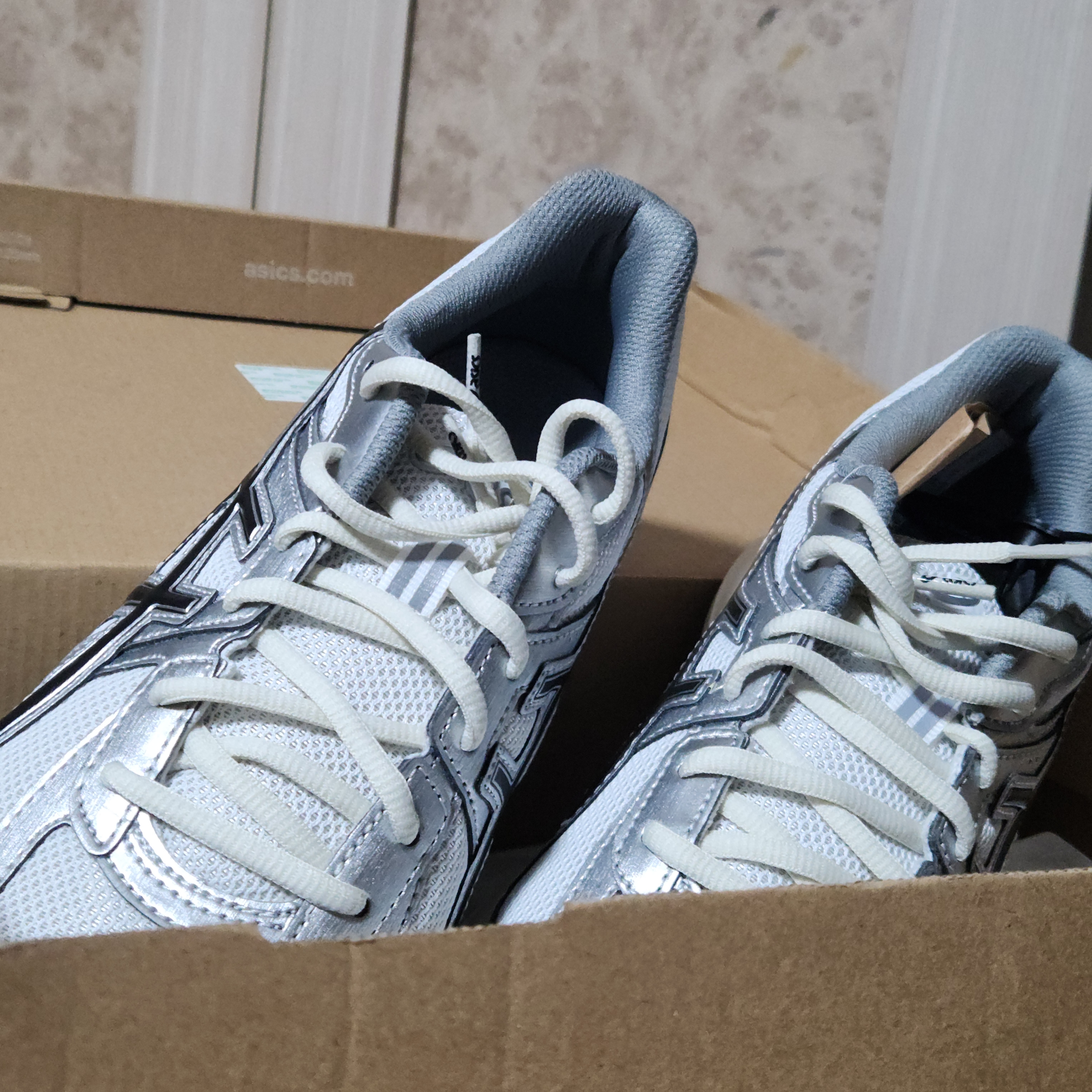 Asics Jog 100 S White Black - 2E Wide 착용 스타일