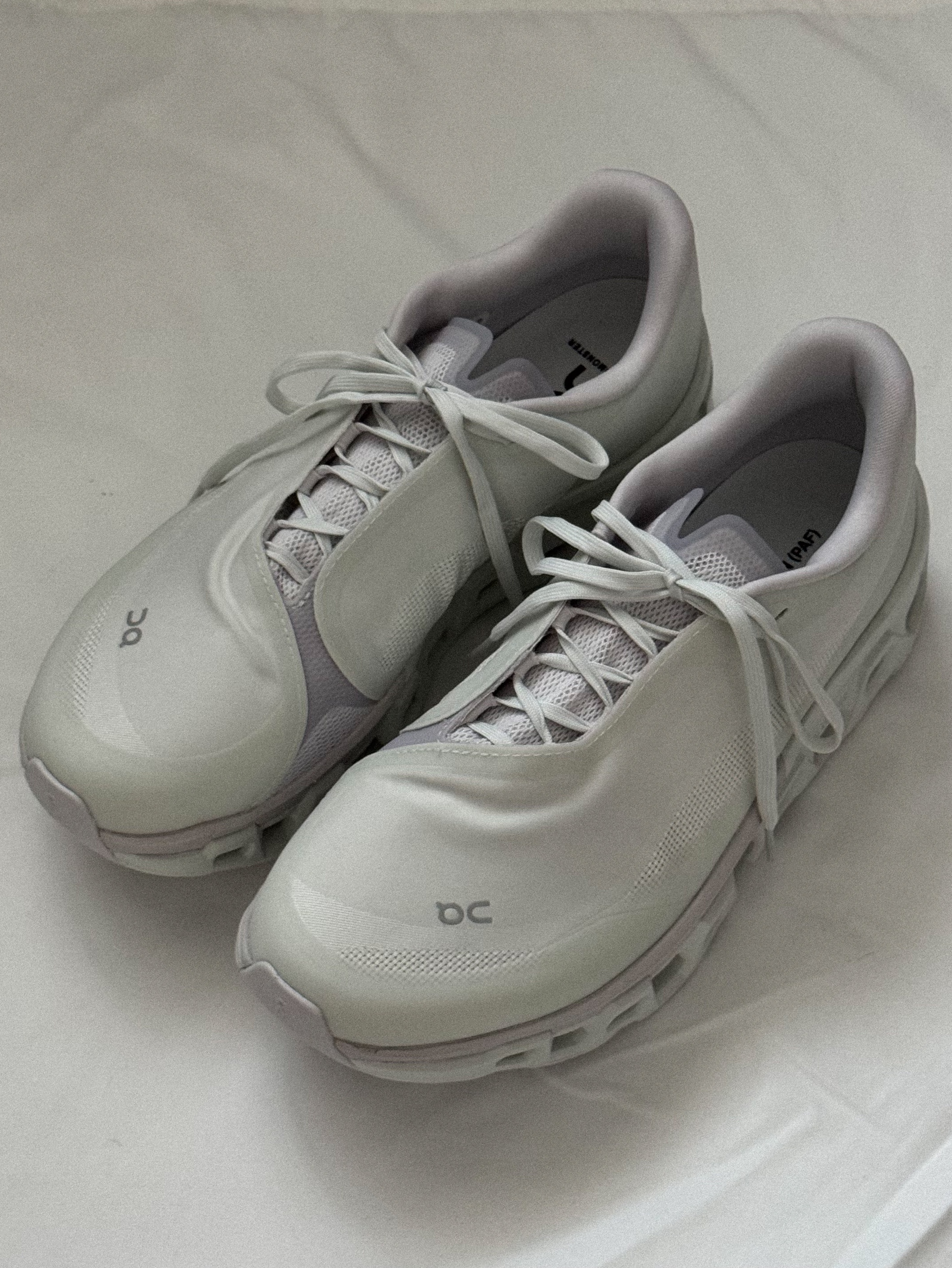 On Running x Post Archive Faction (Paf) Cloudmonster 2 Vapor Frost 착용 스타일 - 2