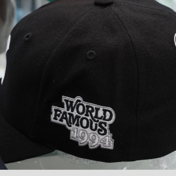 Supreme World Famous S Logo 6-Panel Navy - 25SS, Supreme World Famous S Logo 6-Panel Black 착용 스타일 - 2
