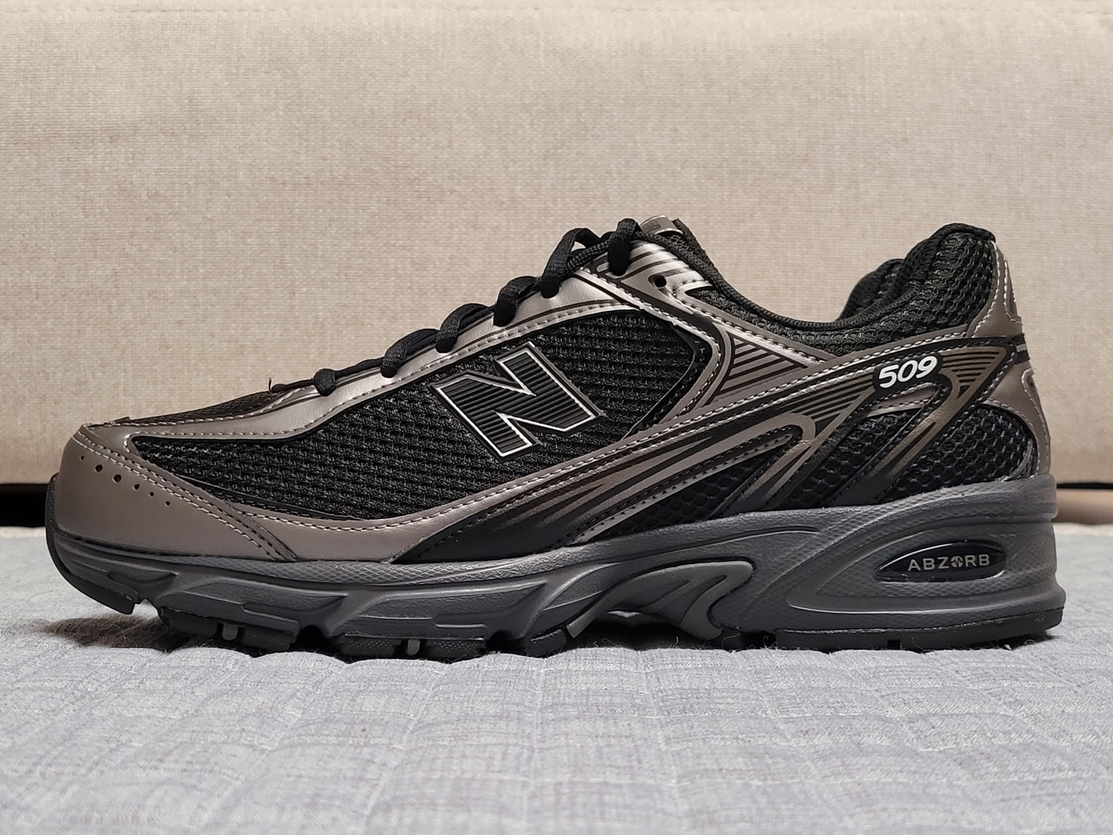 New Balance 509 Black 착용 스타일 - 1