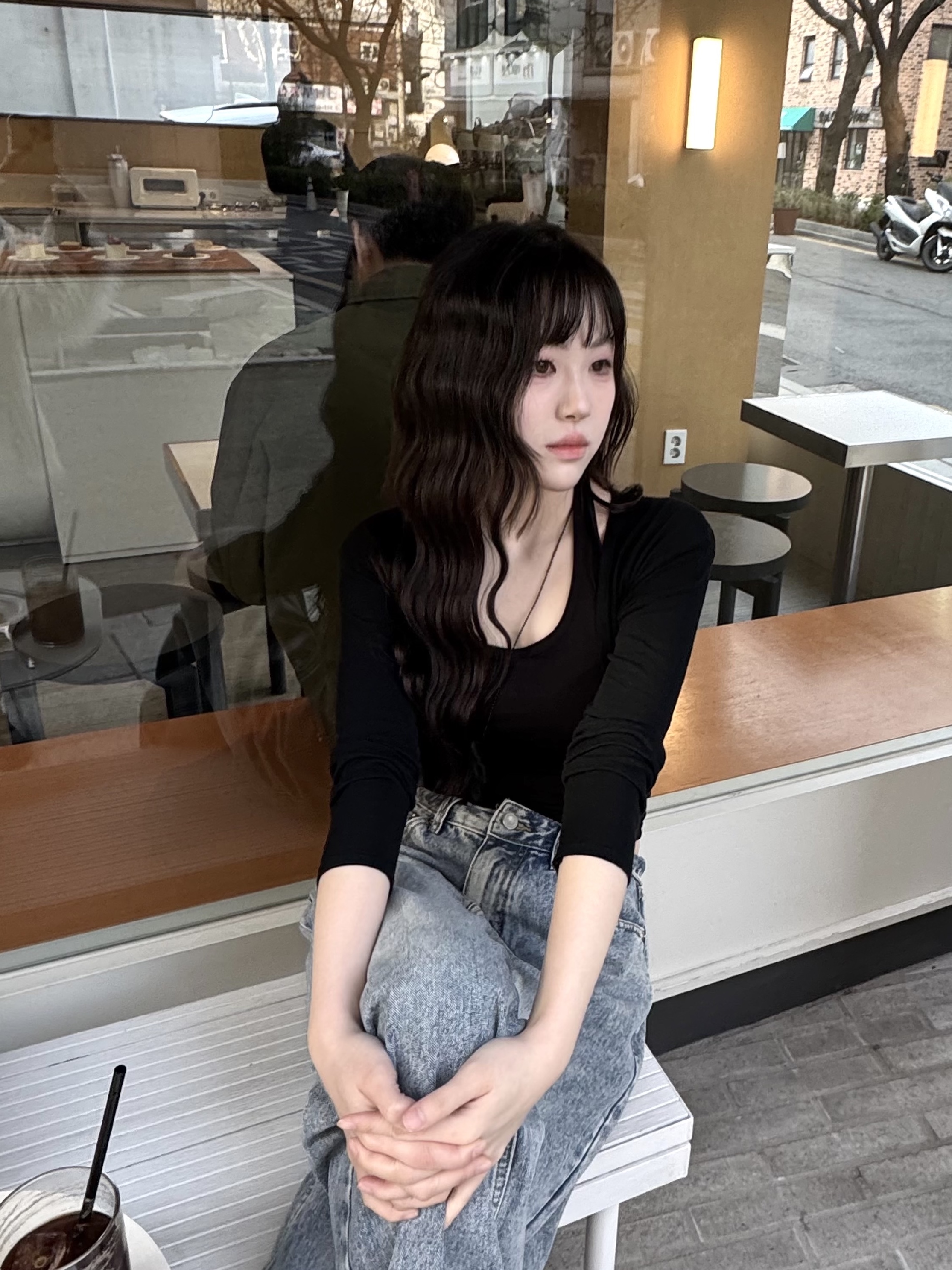 Nike x Jacquemus J Force 1 Low LX SP Black, Acne Studios Arvel Crossbody Face Bag Black 착용 스타일 - 3