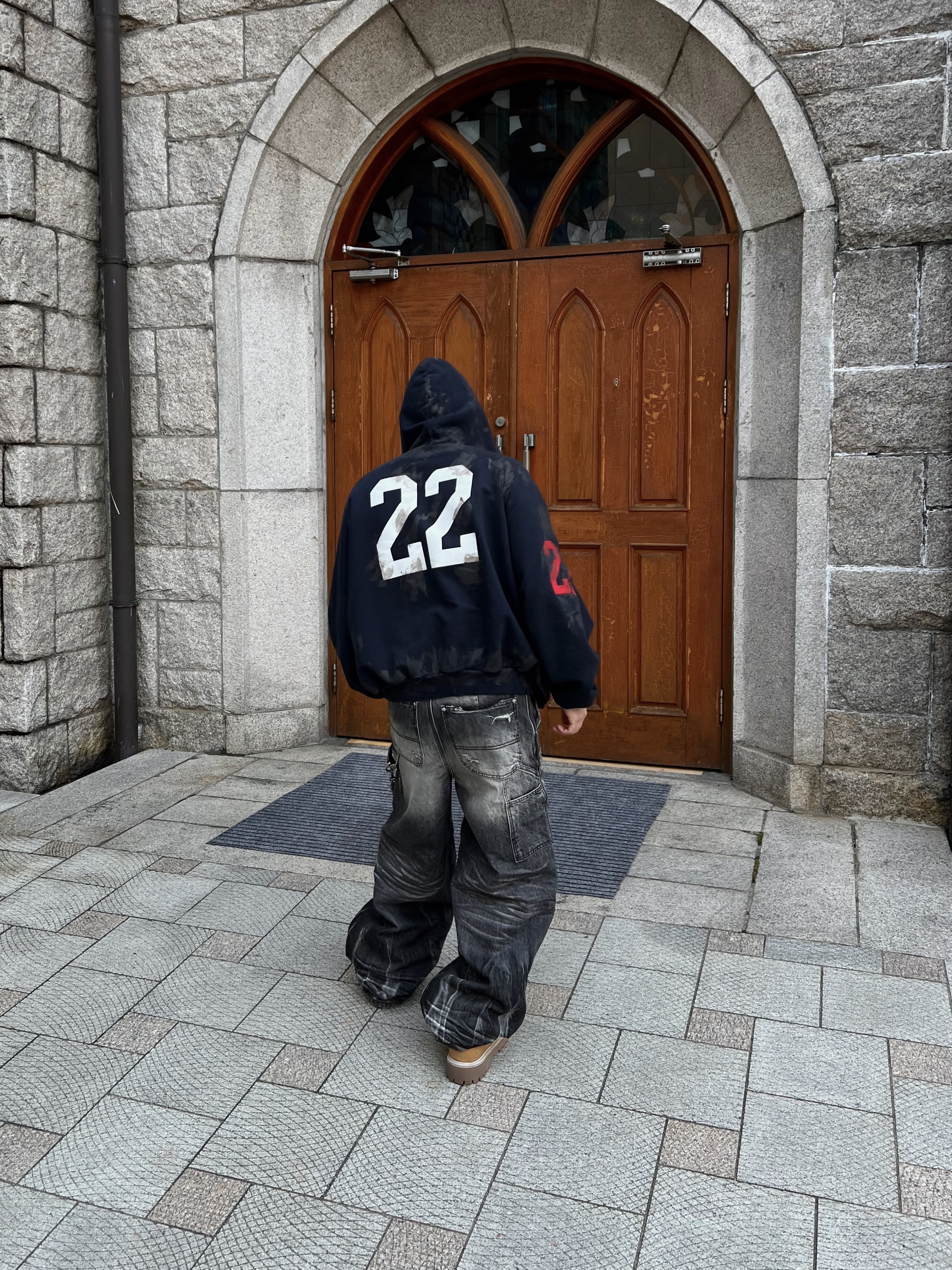 Balenciaga Paris Vintage Logo 22 Zip-Up Hoodie Dark Navy 착용 스타일 - 5