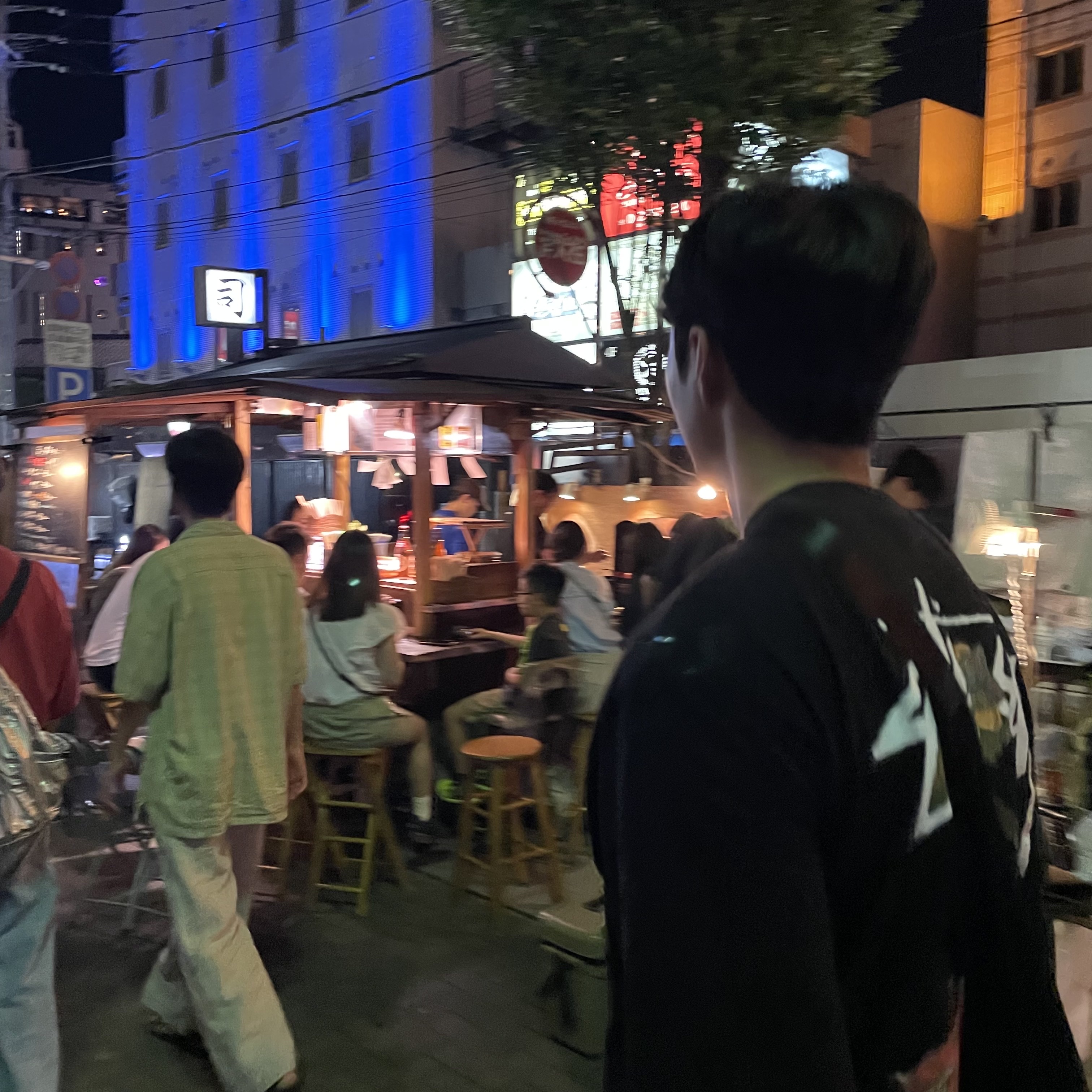 스투시 위더드 플라워 티셔츠 블랙 착용 스타일