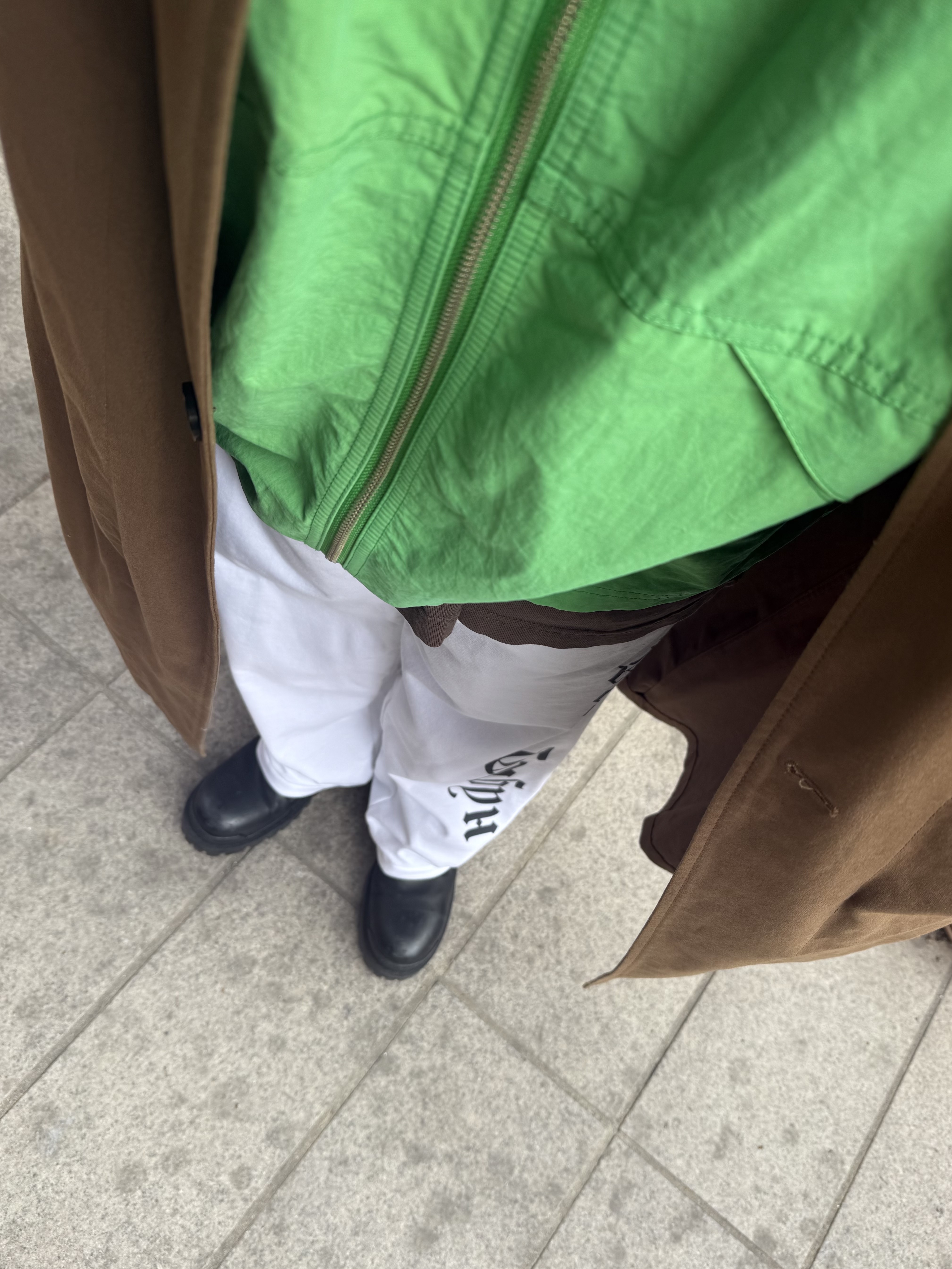 Stussy Wave Dye Beach Shell Jacket Green, Balenciaga Strike 20mm Lace-Up Boot Black 착용 스타일 - 1