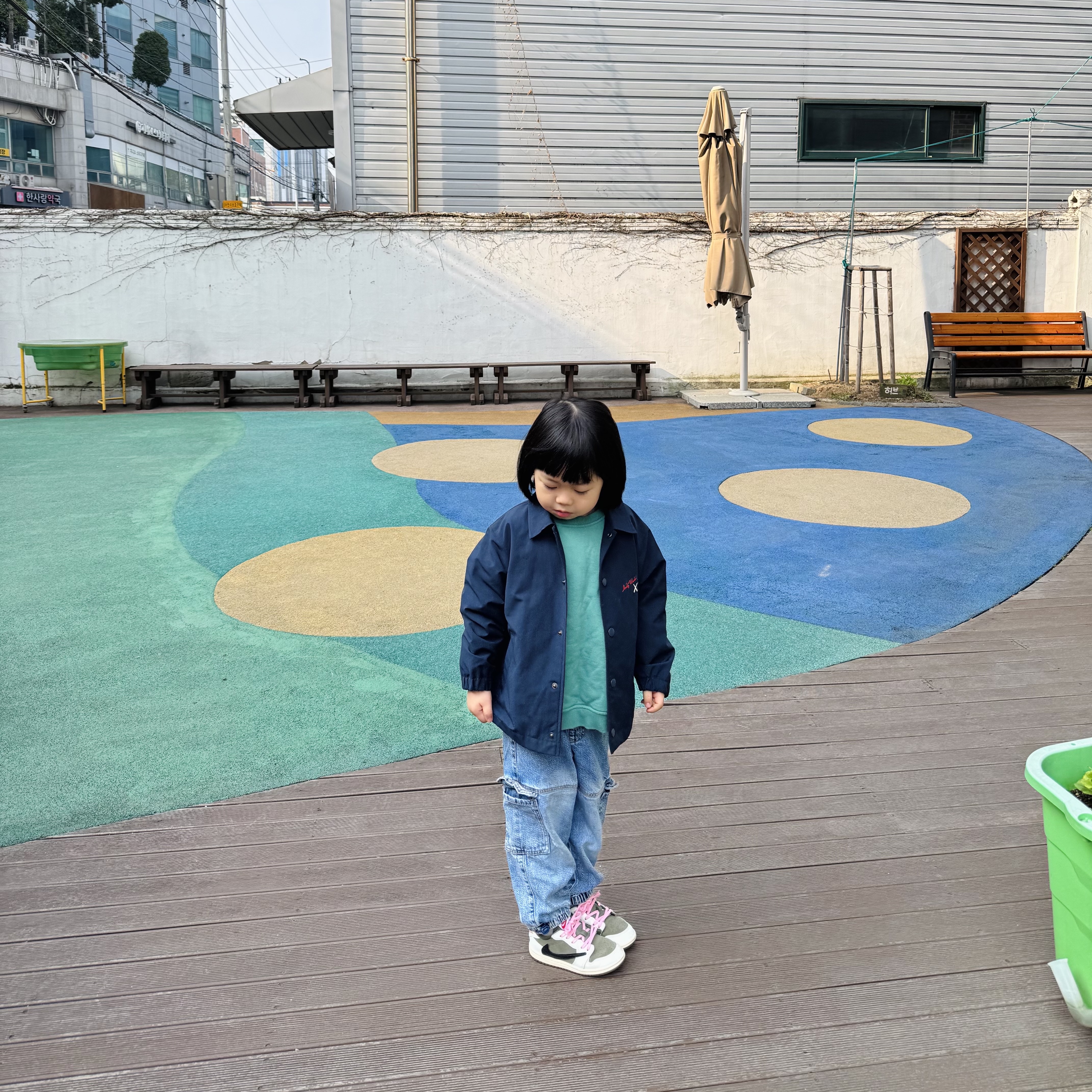 (TD) Jordan 1 x Travis Scott Retro Low OG SP Reverse Olive, (Kids) Uniqlo UT x Kaws x Warhol Coach Jacket Navy 착용 스타일 - 1