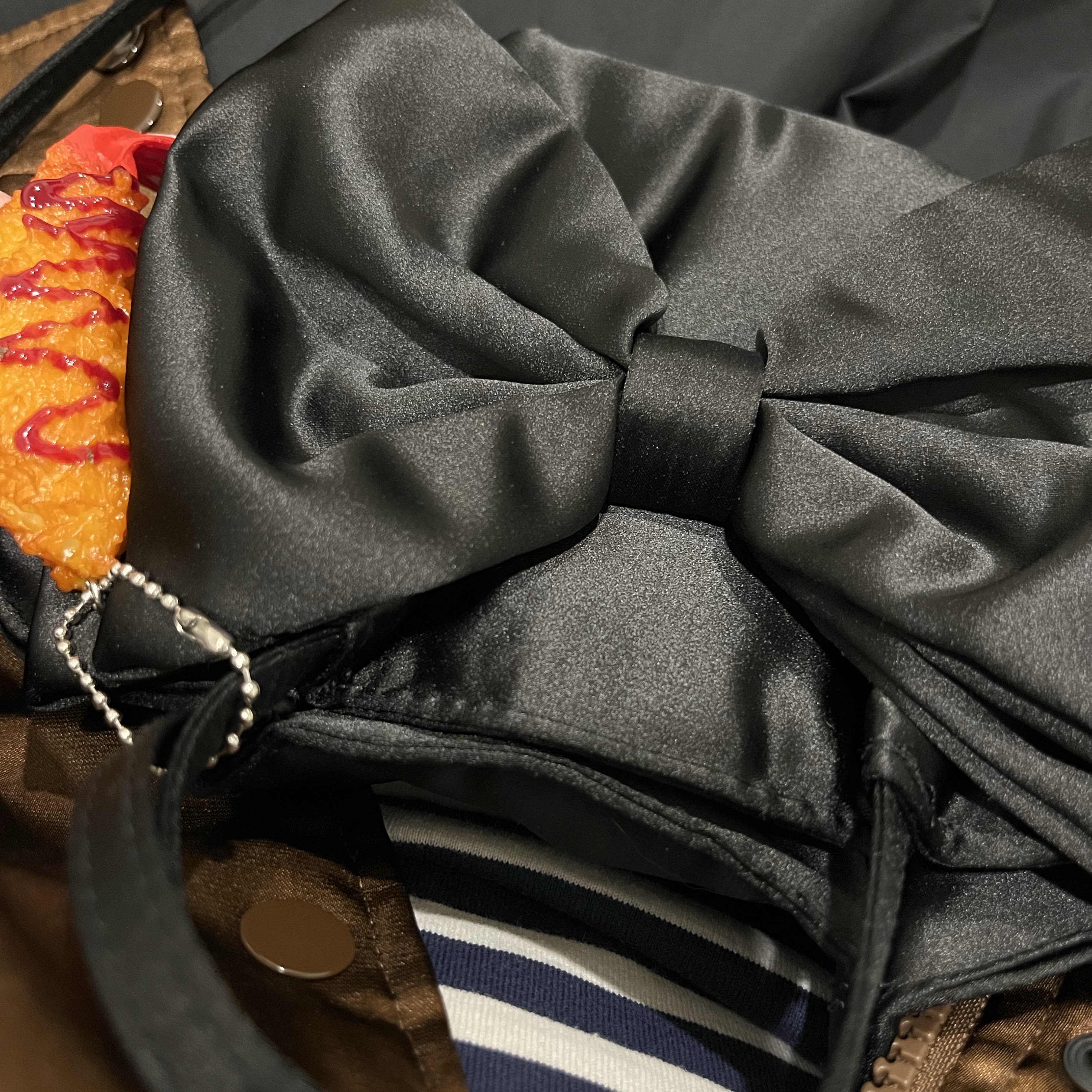Zara Maxi Ribbon Bucket Bag Black 착용 스타일