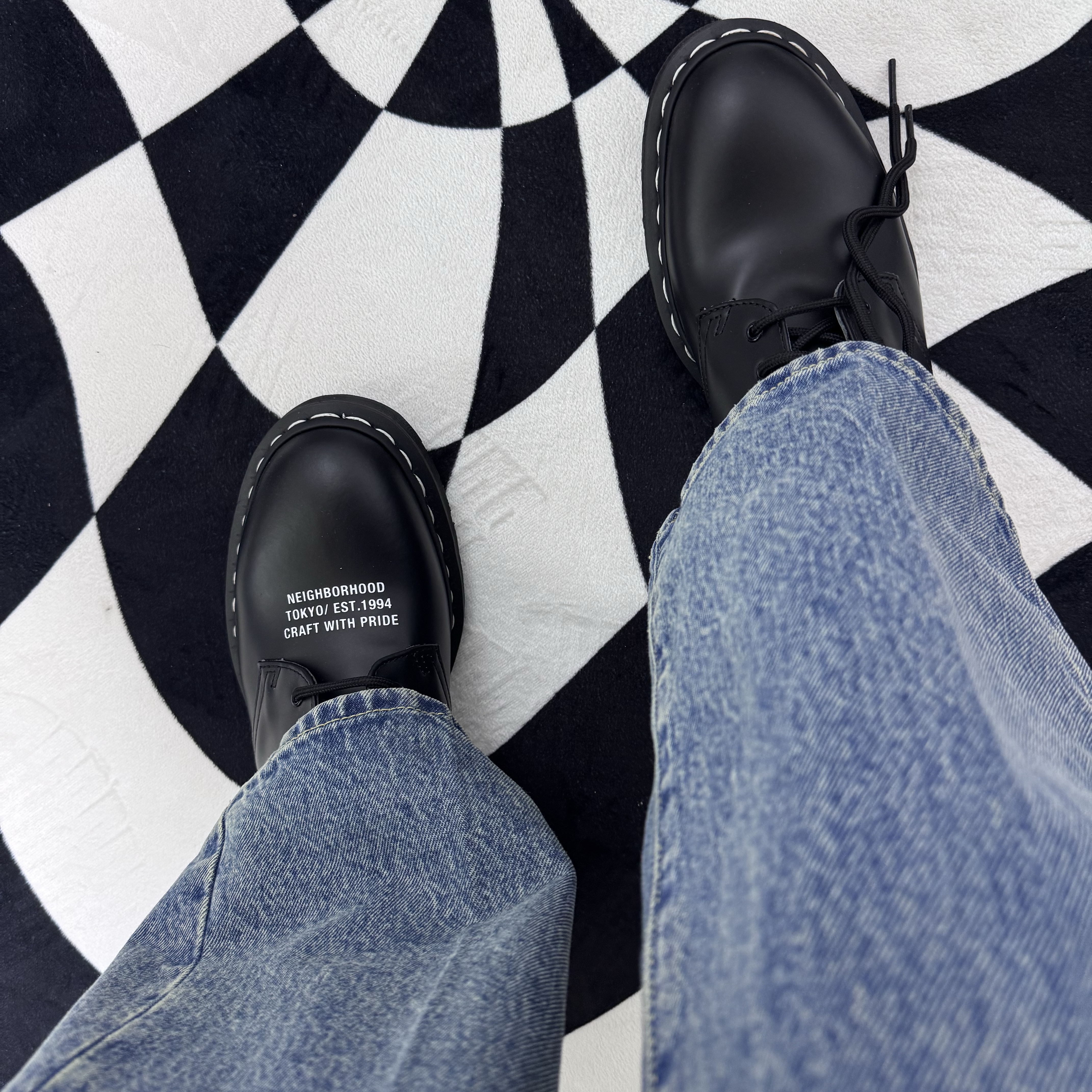 Dr. Martens x Neighborhood Smiths Smooth Leather Black 착용 스타일