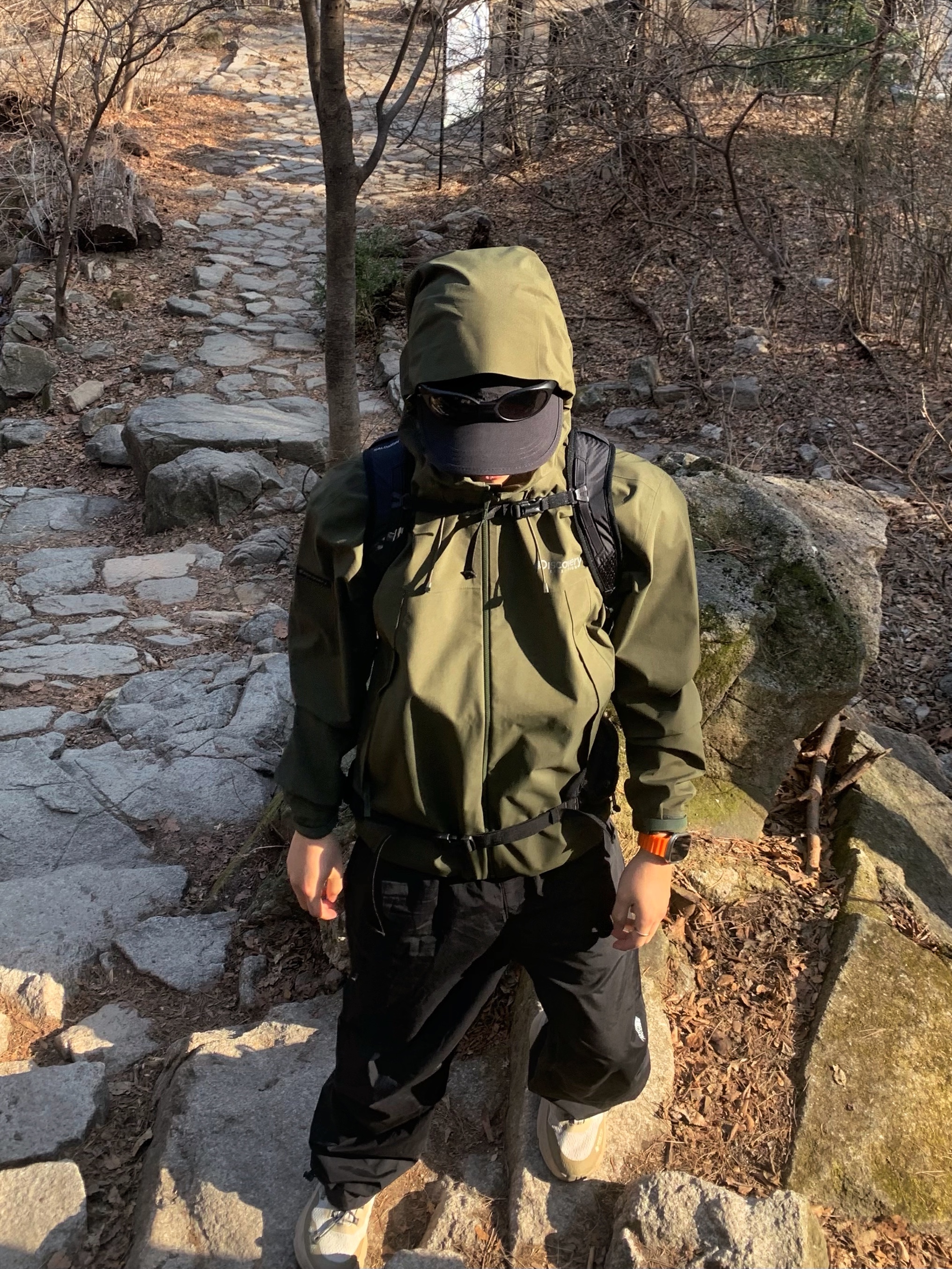 Oakley Eye Jacket Redux Matte Black Frame Prizm Grey Lenses High Bridge Fit, Apple Watch Ultra 2 49mm Titanium Case with Ocean Band Orange (Korean Ver.) 착용 스타일 - 1