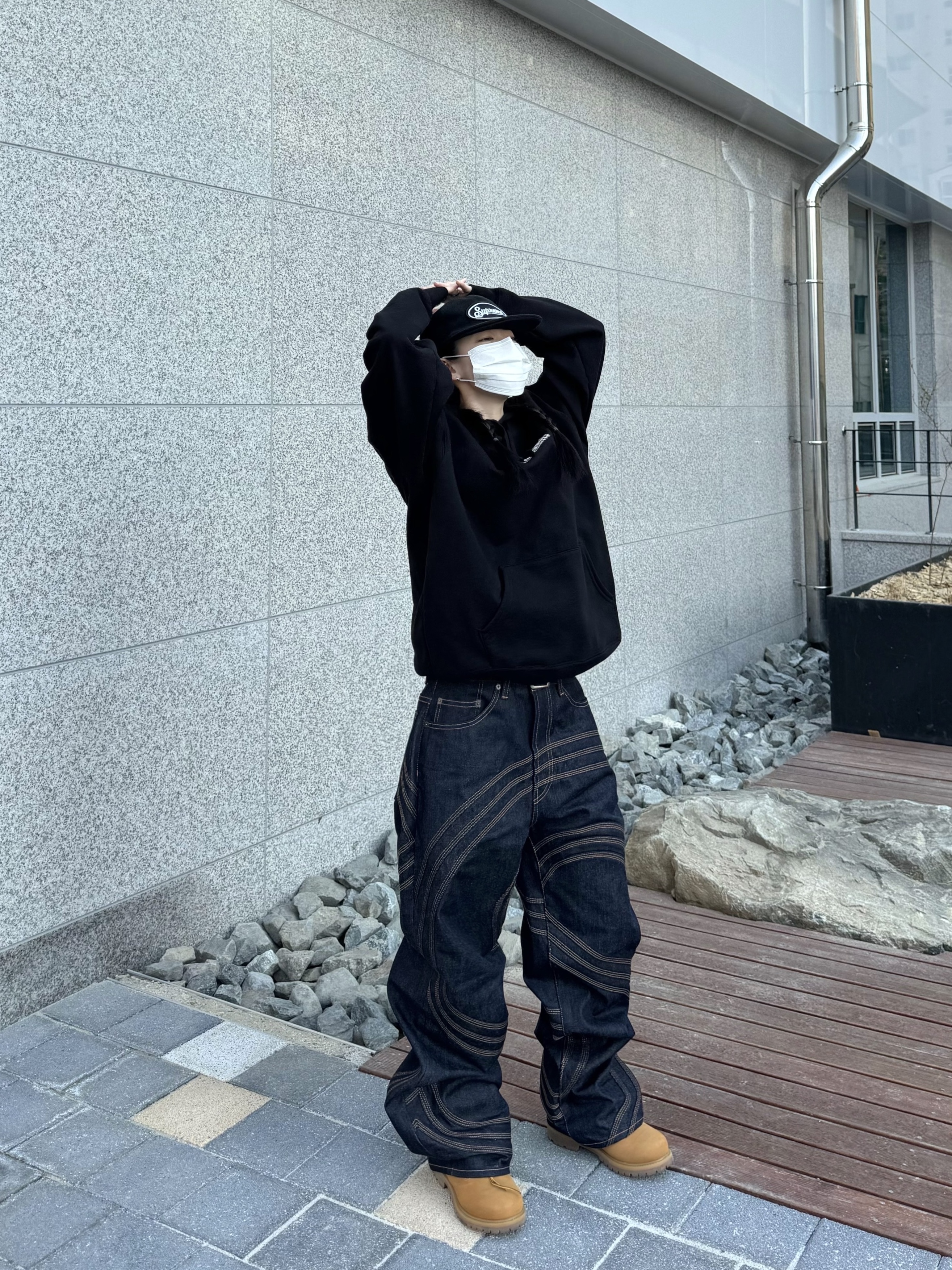 Supreme S Logo Rigid Baggy Jean Rigid Indigo - 25SS, Supreme S Logo Rigid Baggy Jean Rigid Black - 25SS 착용 스타일 - 1
