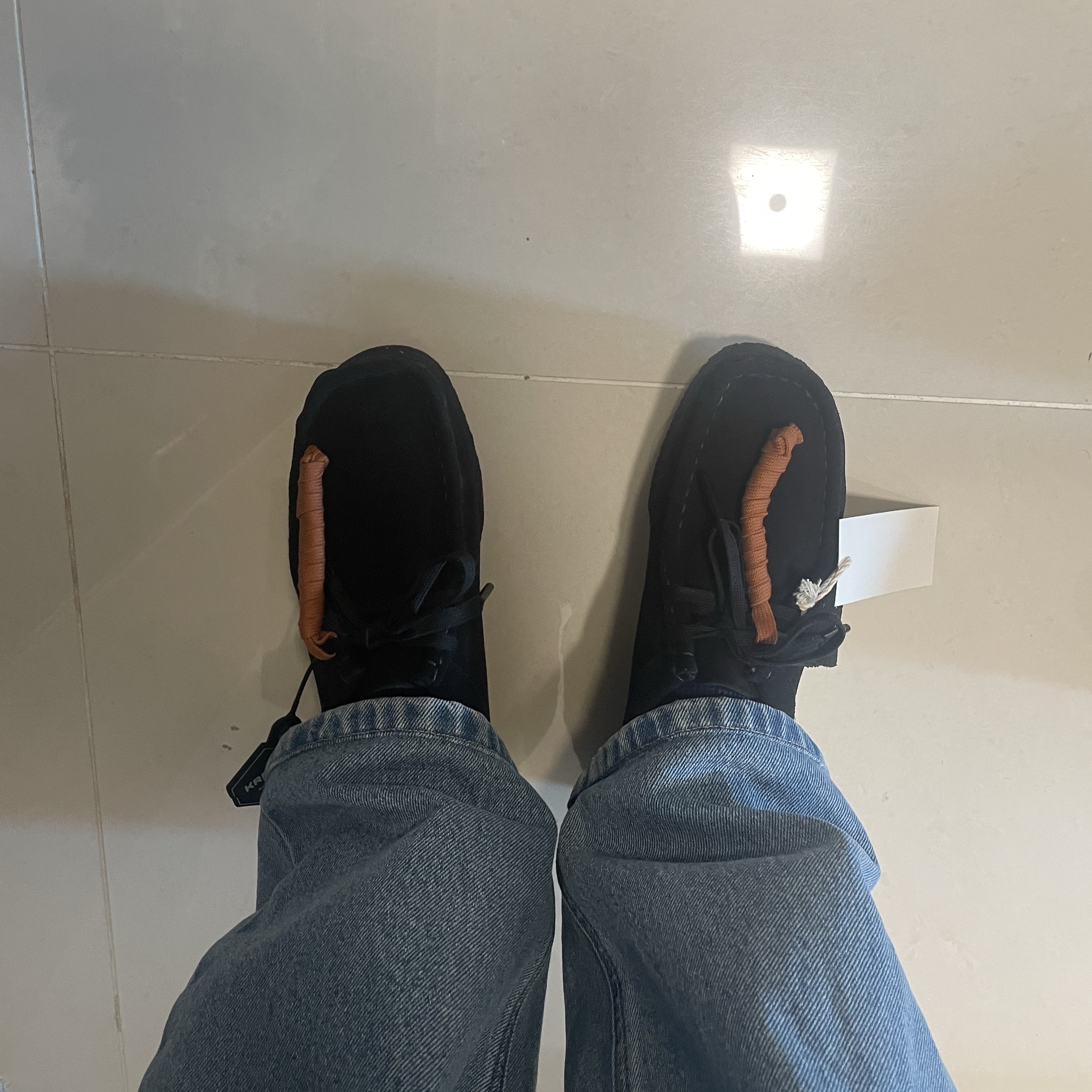 (W) Clarks Wallabee Black Suede 착용 스타일