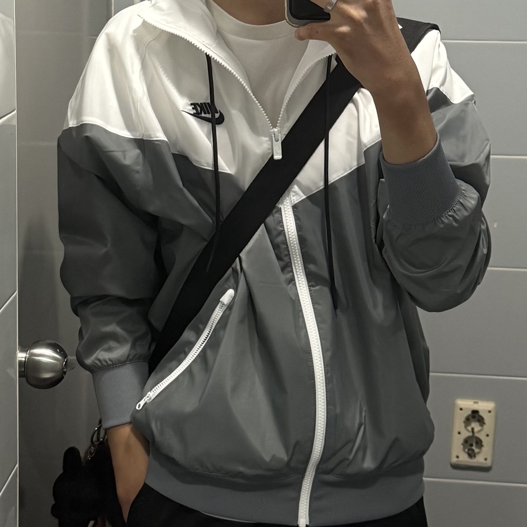Nike NSW Windrunner Hoodie Jacket Smoke Grey - Asia 착용 스타일