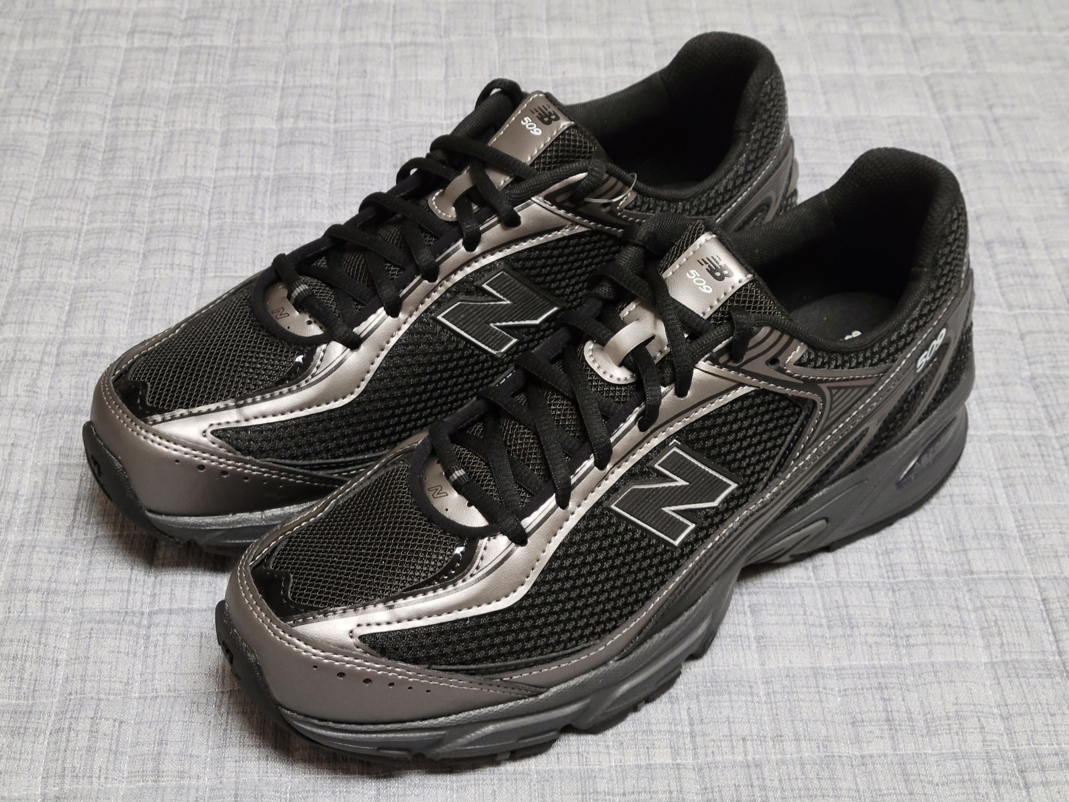New Balance 509 Black 착용 스타일 - 2